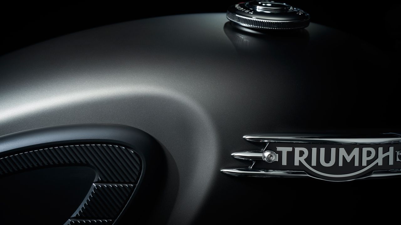 Triumph Bonneville T120 Black Silver Stealth Edition 2024