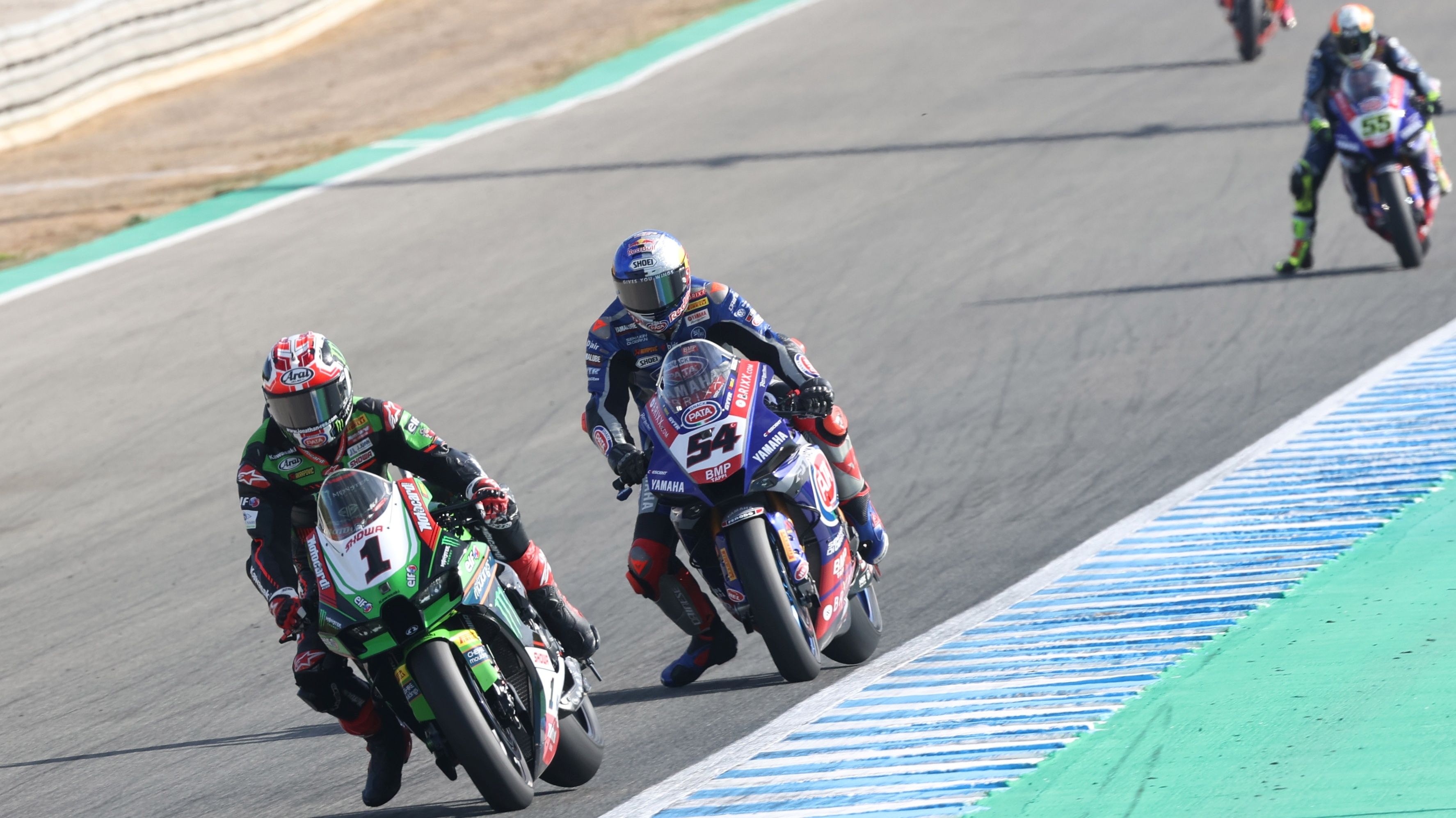 Jonathan Rea comanda delante de Toprak Razgatlioglu en el último paso del WorldSBK por Jerez