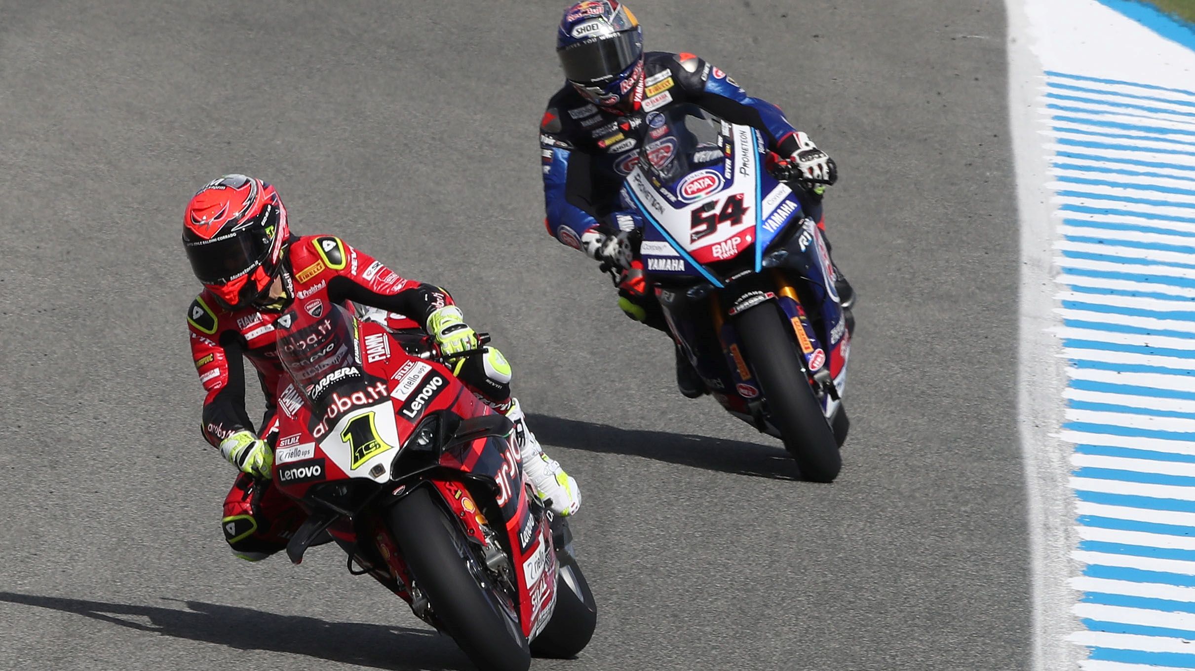 Álvaro Bautista seguido por Toprak Razgatlioglu en los libres de Jerez
