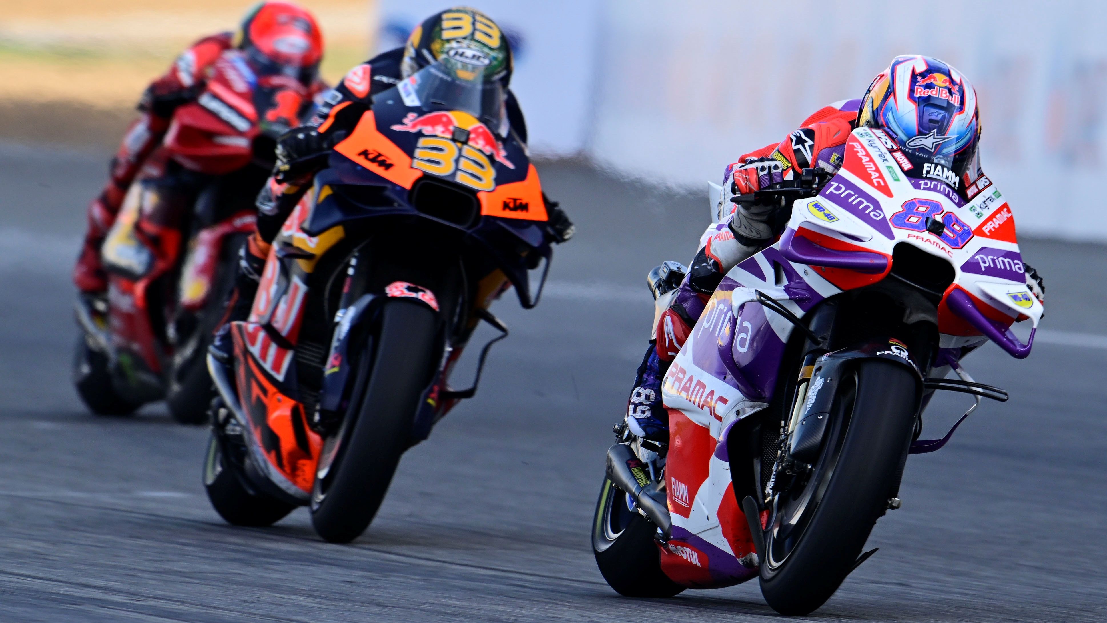 Jorge Martín ha ganado en Tailandia tras batallar con Brad Binder y Pecco Bagnaia en la mejor carrera de MotoGP 2023