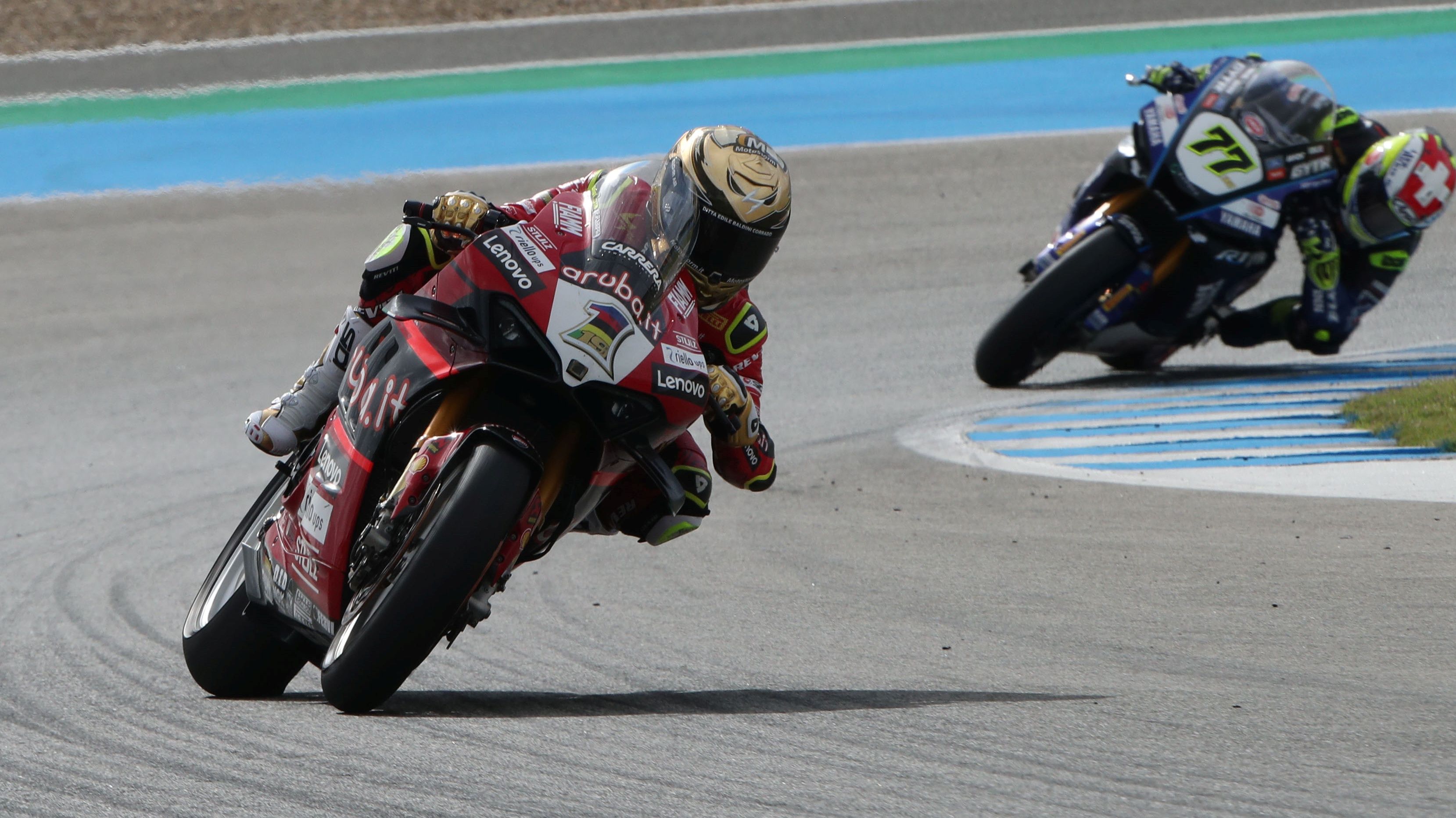 Álvaro Bautista ha ganado la carrera Superpole en Jerez ante Dominique Aegerter