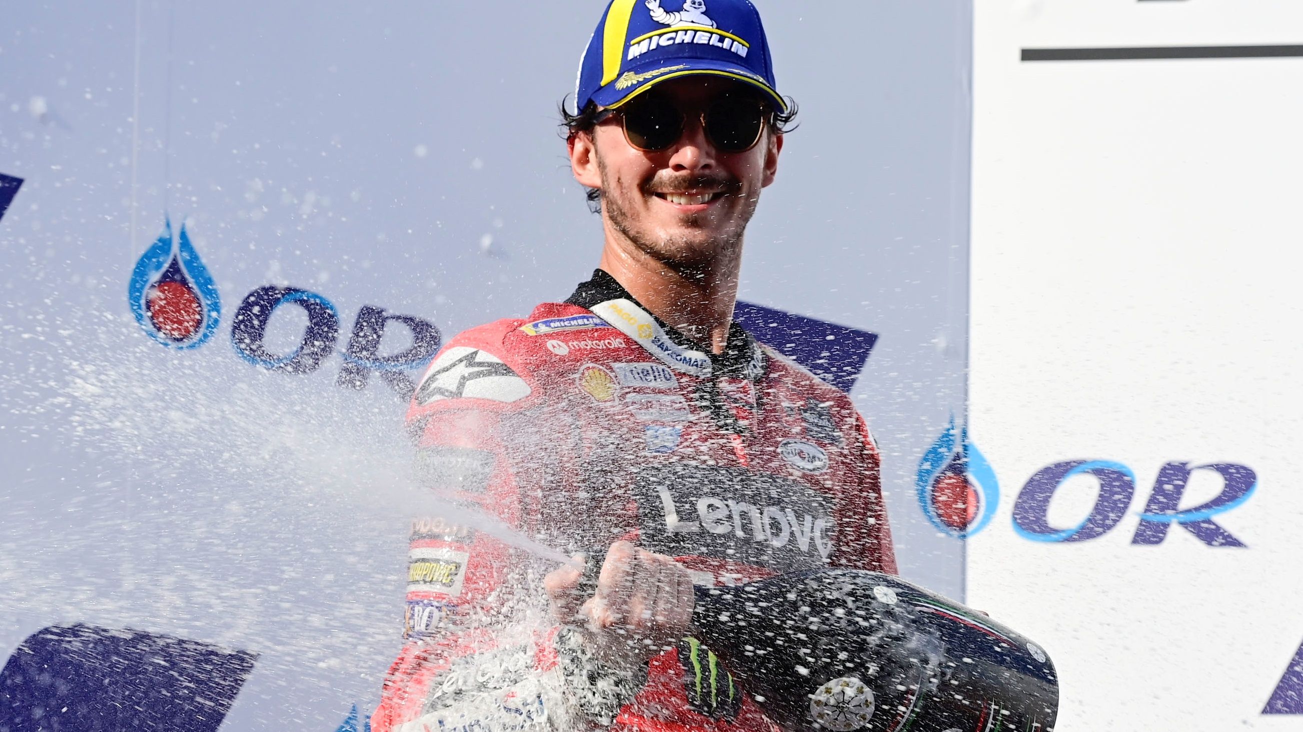 Pecco Bagnaia festeja su podio en el GP de Tailandia Pecco Bagnaia festeja su podio en el GP de Tailandia