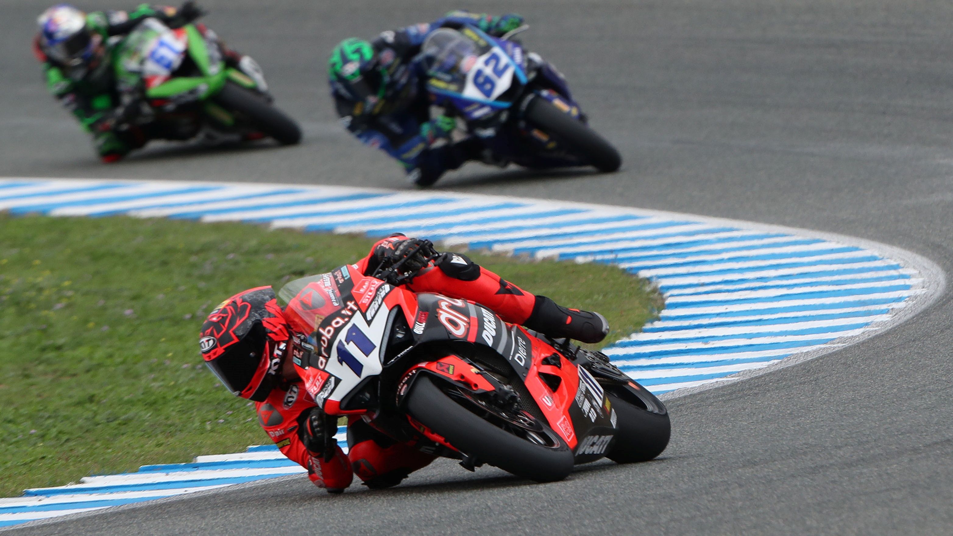 Nicolò Bulega ha ganado ante Stefano Manzi y Can Oncu