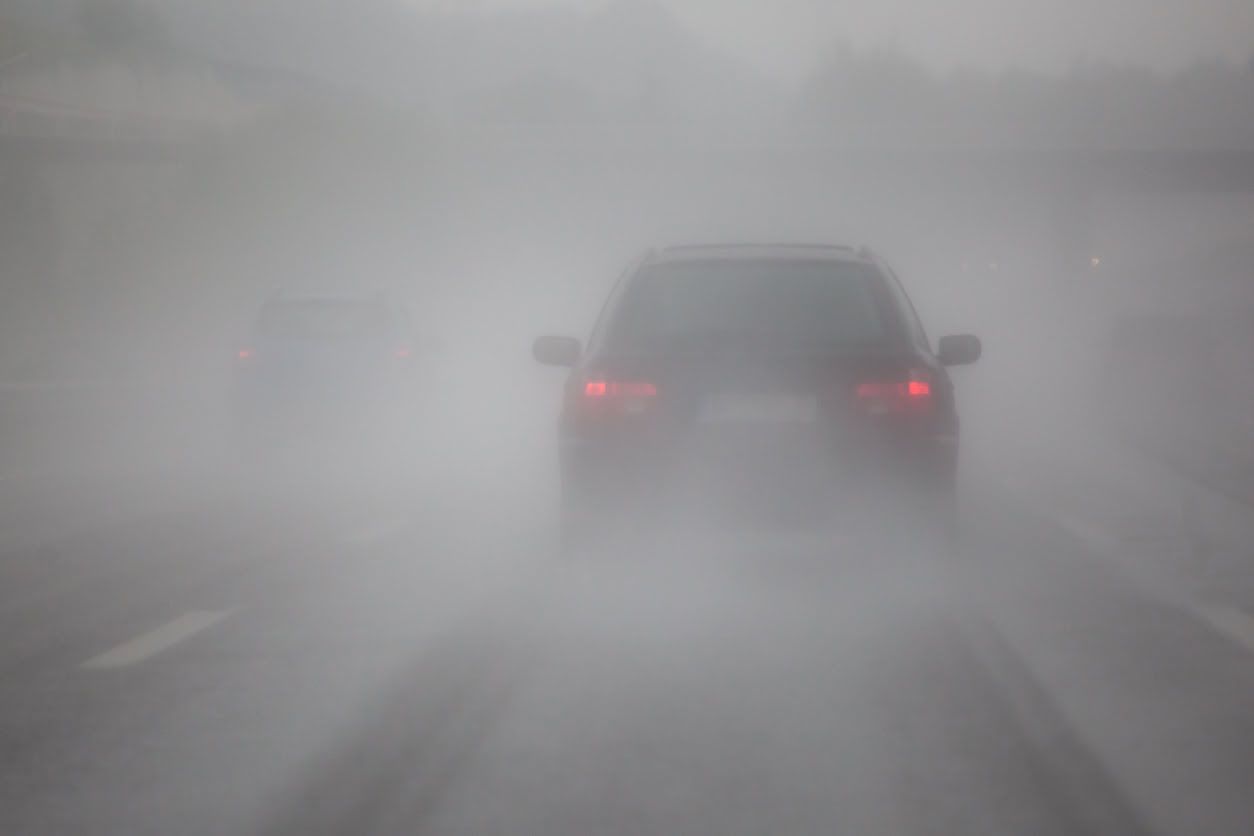 Cómo conducir una moto con niebla