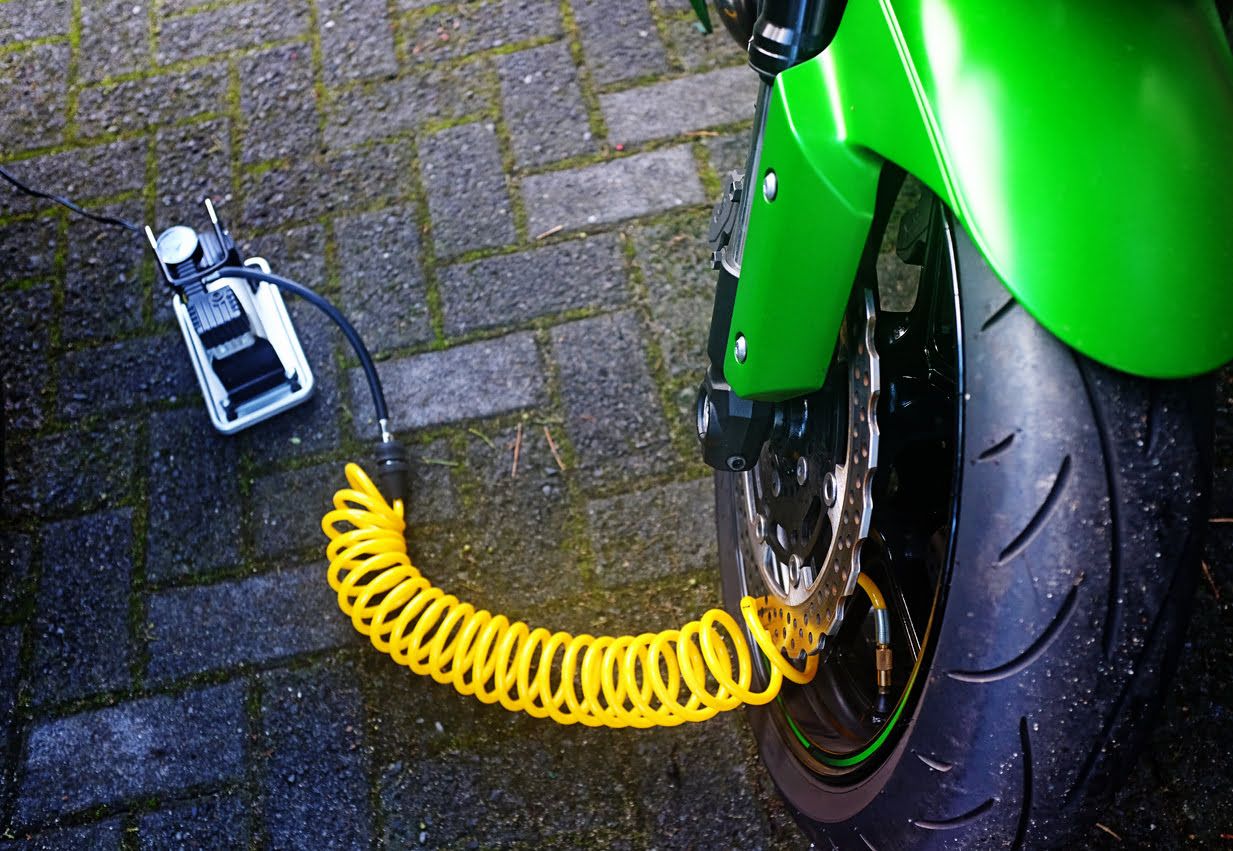 Aire o nitrógeno para los neumáticos de la moto