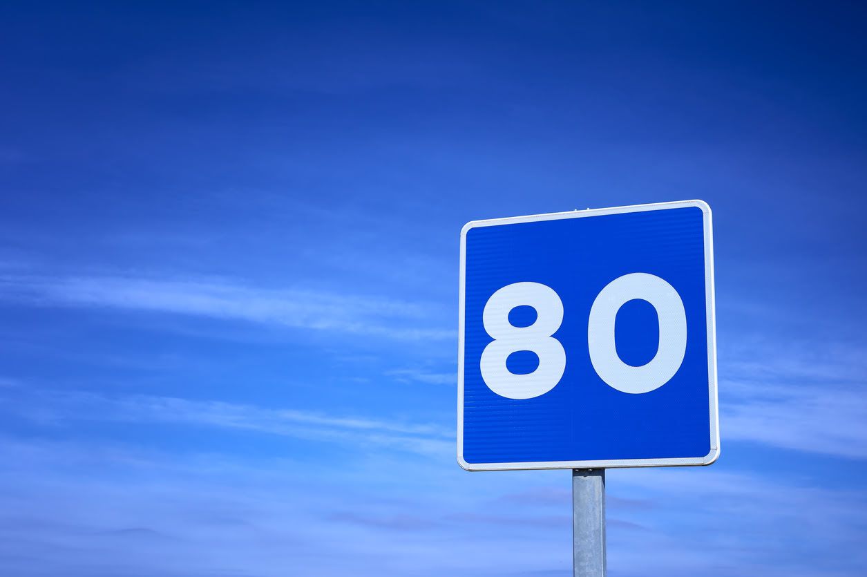 Velocidad máxima recomendada de la vía