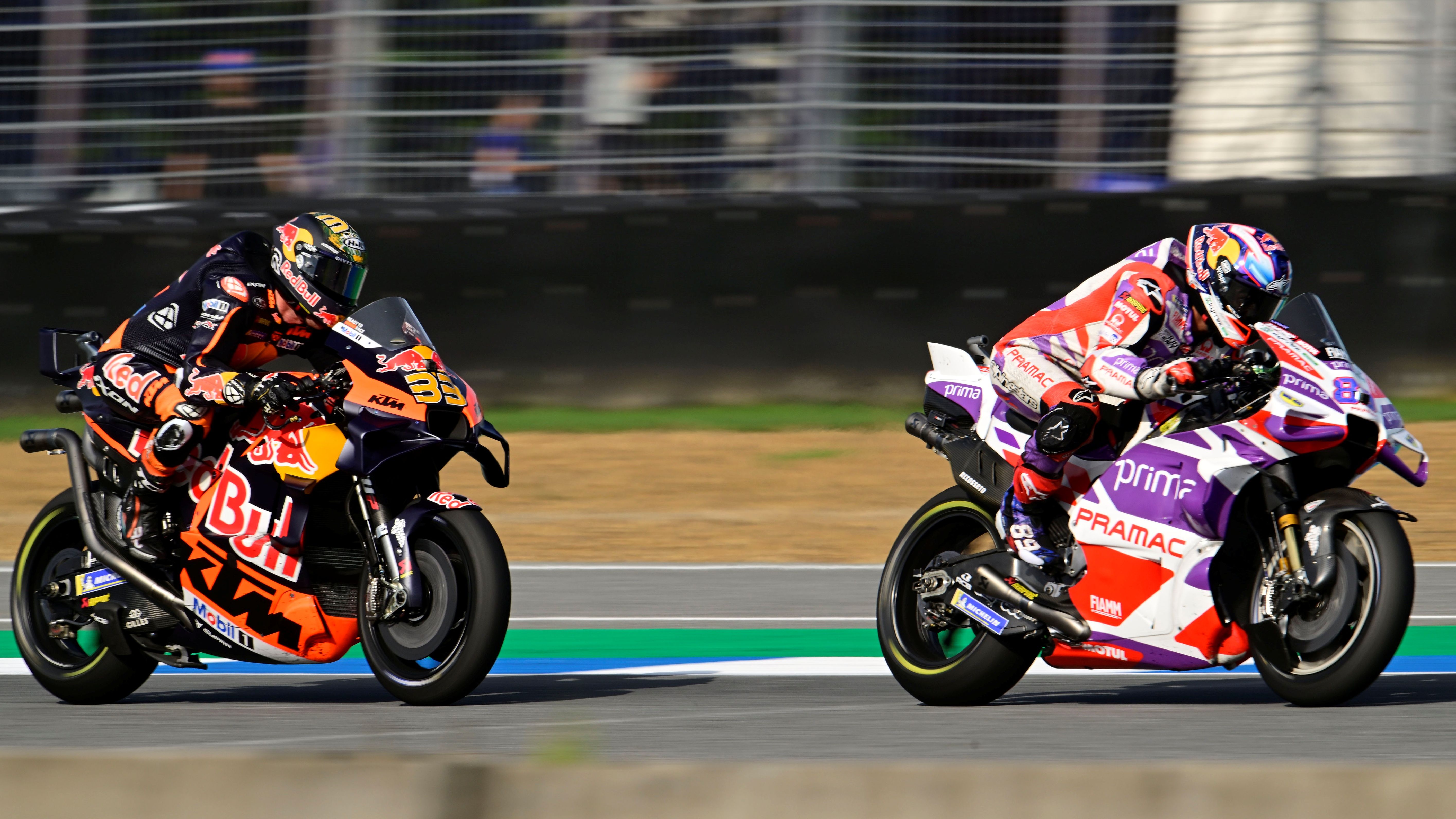 Jorge Martín con Brad Binder pegado, MotoGP Tailandia 2023
