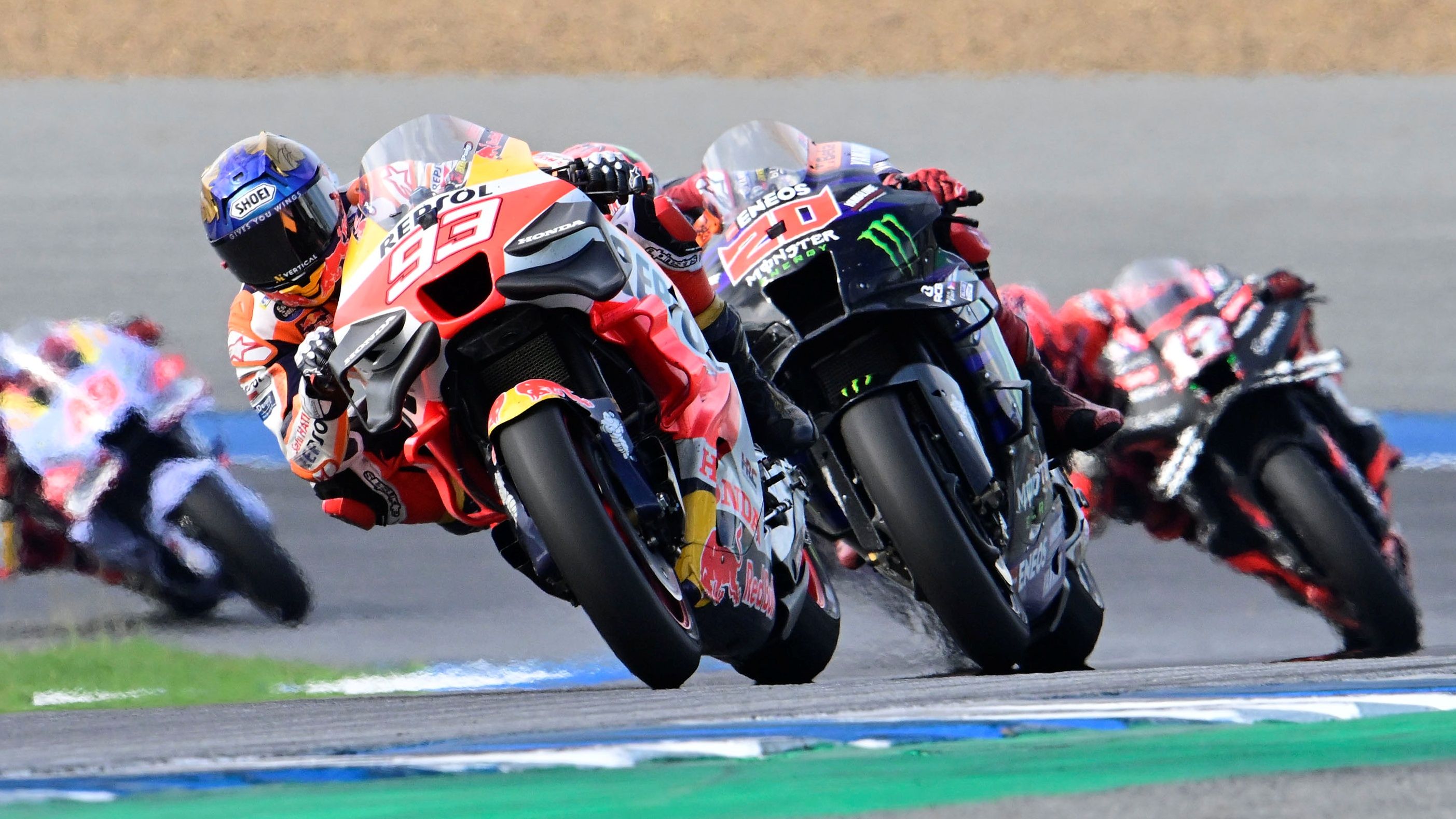 Marc Márquez y Fabio Quartararo perseguidos por Maverick Viñales, MotoGP Tailandia 2023