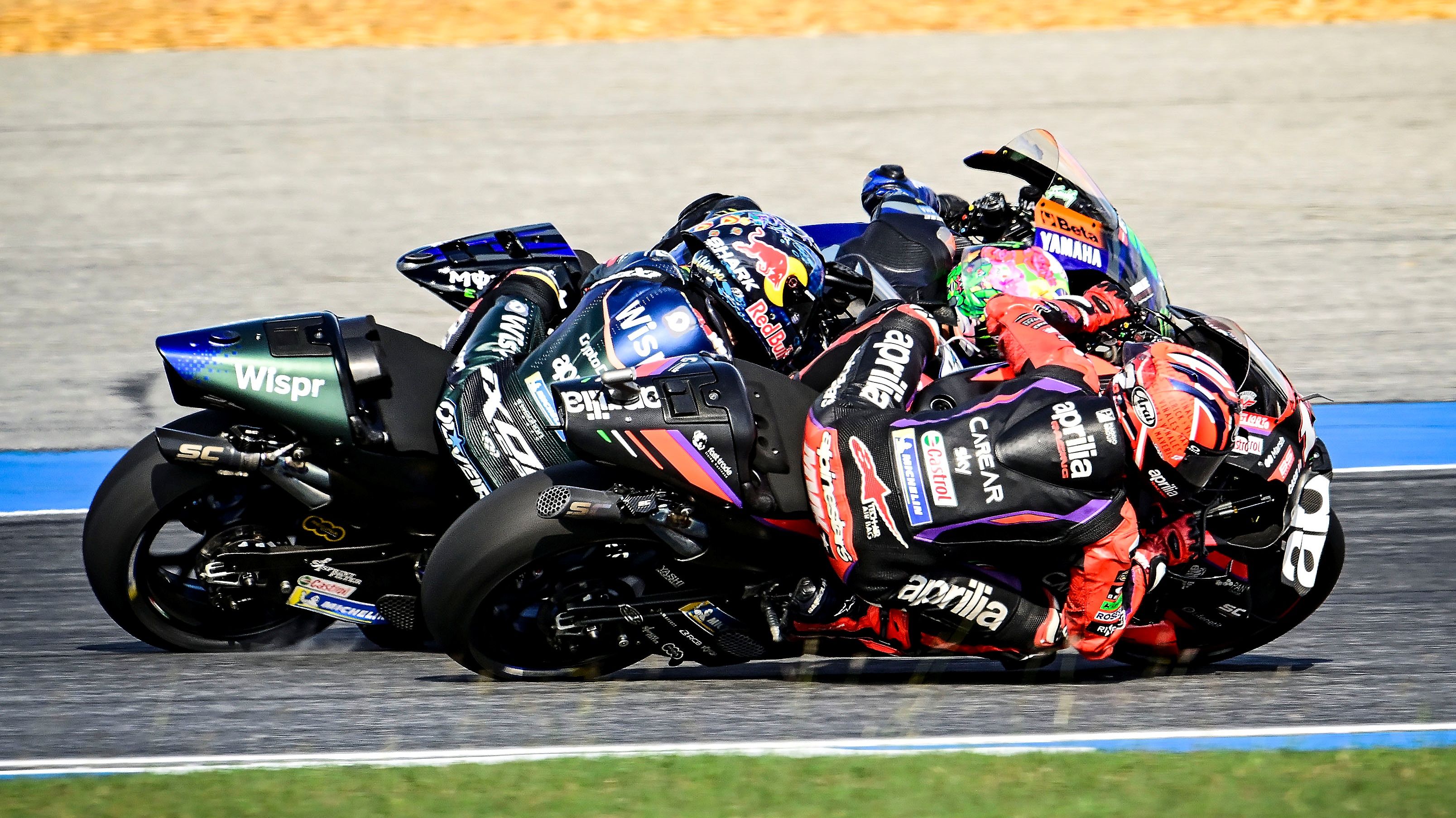 Maverick Viñales y Franco Morbidelli hacen un sándwich a Miguel Oliveira, MotoGP Tailandia 2023