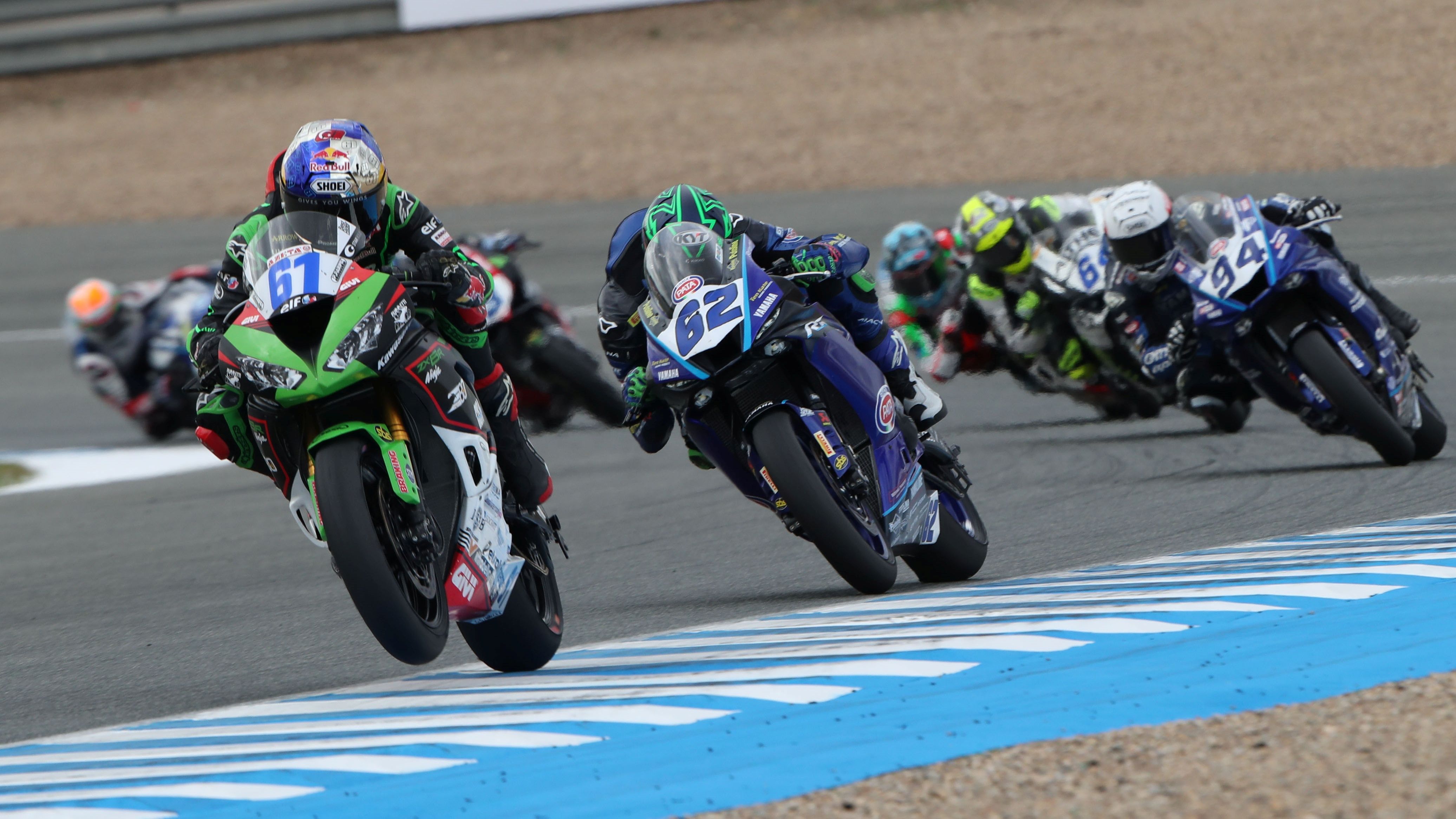 Can Oncu delante de Stefano Manzi y Valentin Debise, WSS Jerez 2023