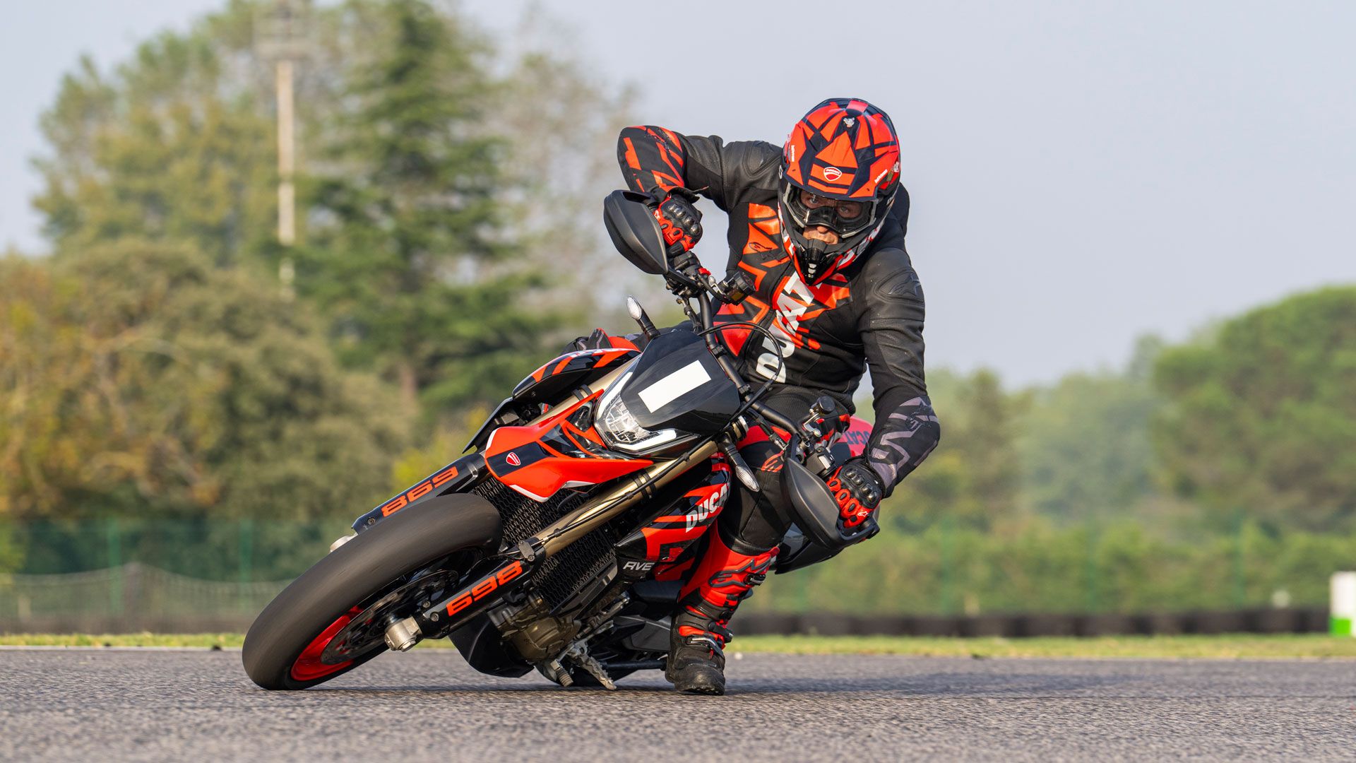 Ducati Hypermotard 698 2024 Accion (6)