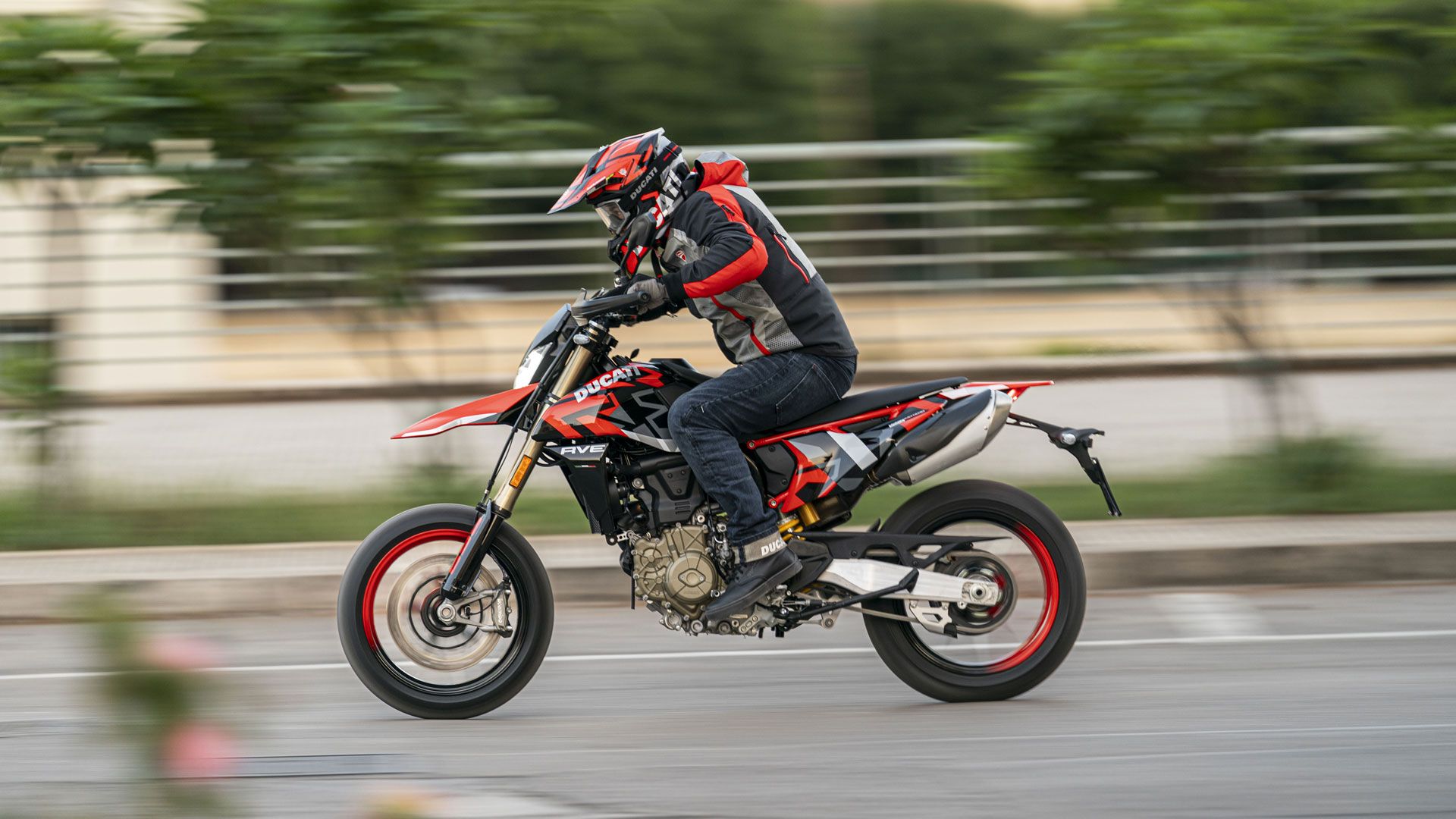 Ducati Hypermotard 698 2024 Accion (14)