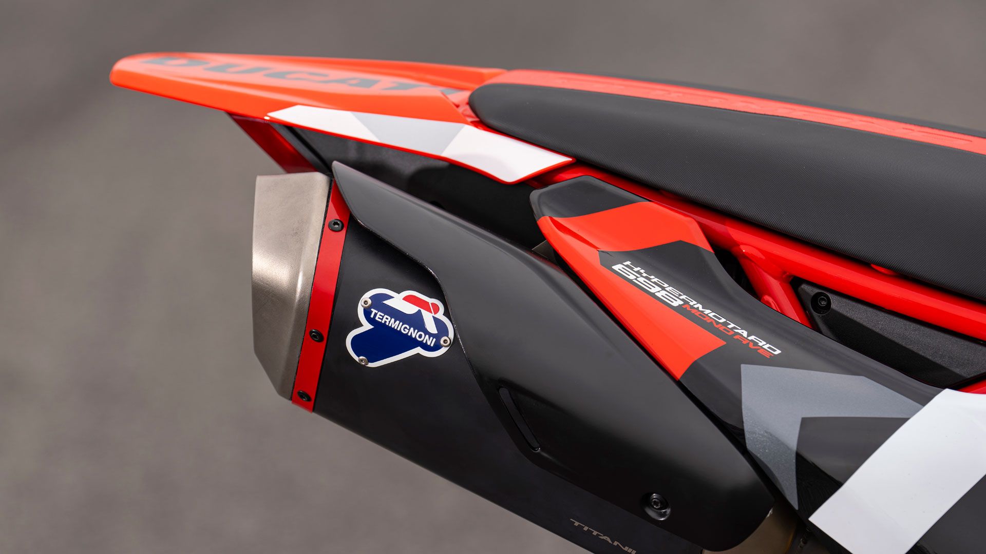 Ducati Hypermotard 698 2024 Detalles (16)