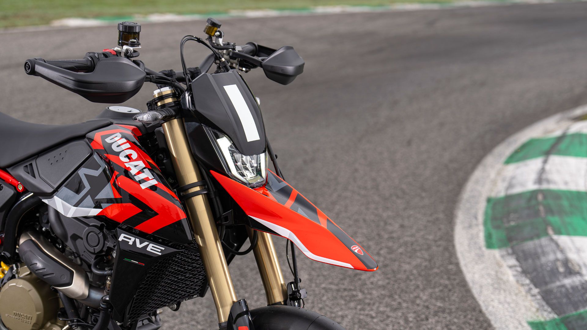 Ducati Hypermotard 698 2024 Detalles (18)