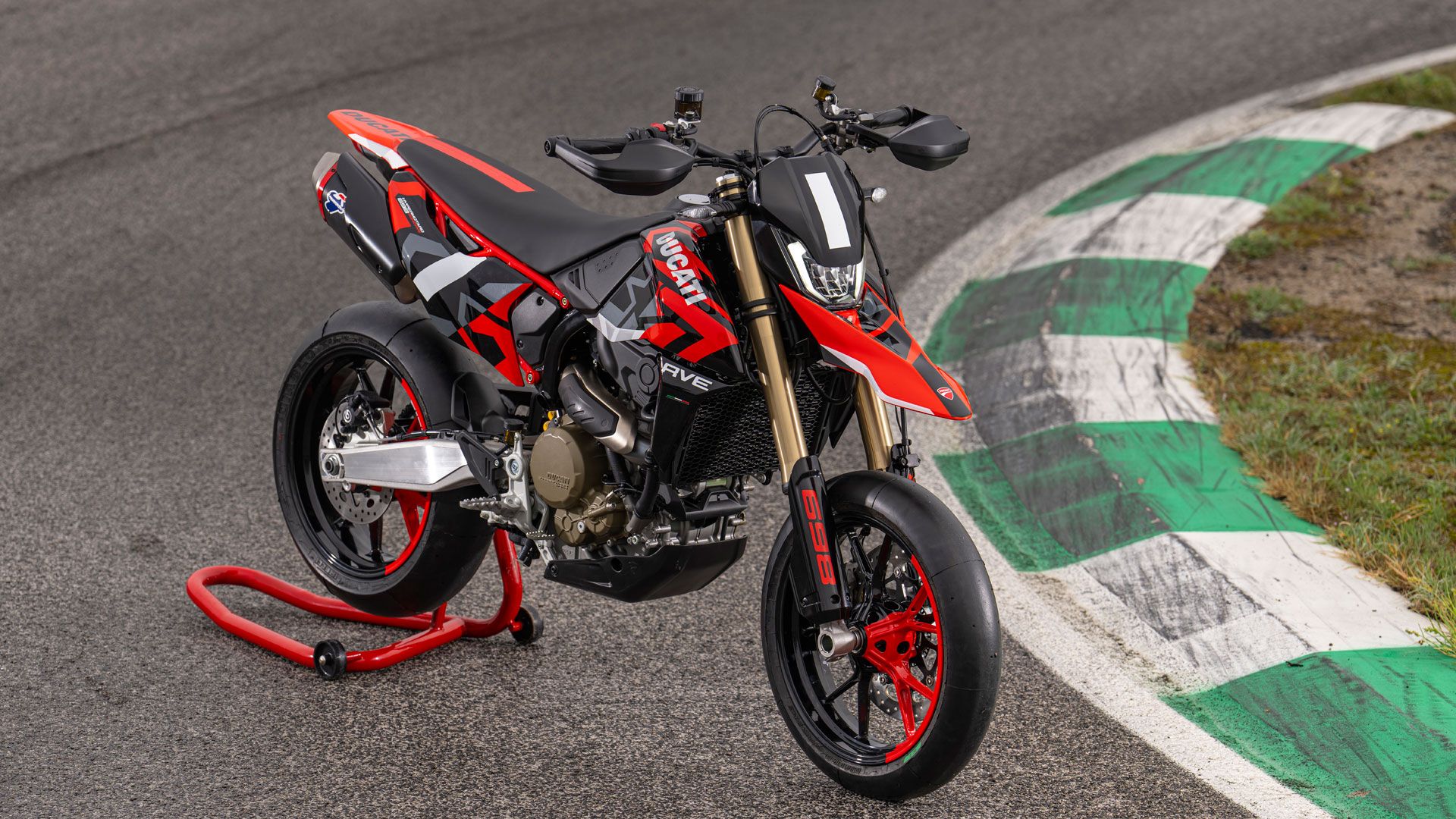 Ducati Hypermotard 698 2024 Estatica (1)