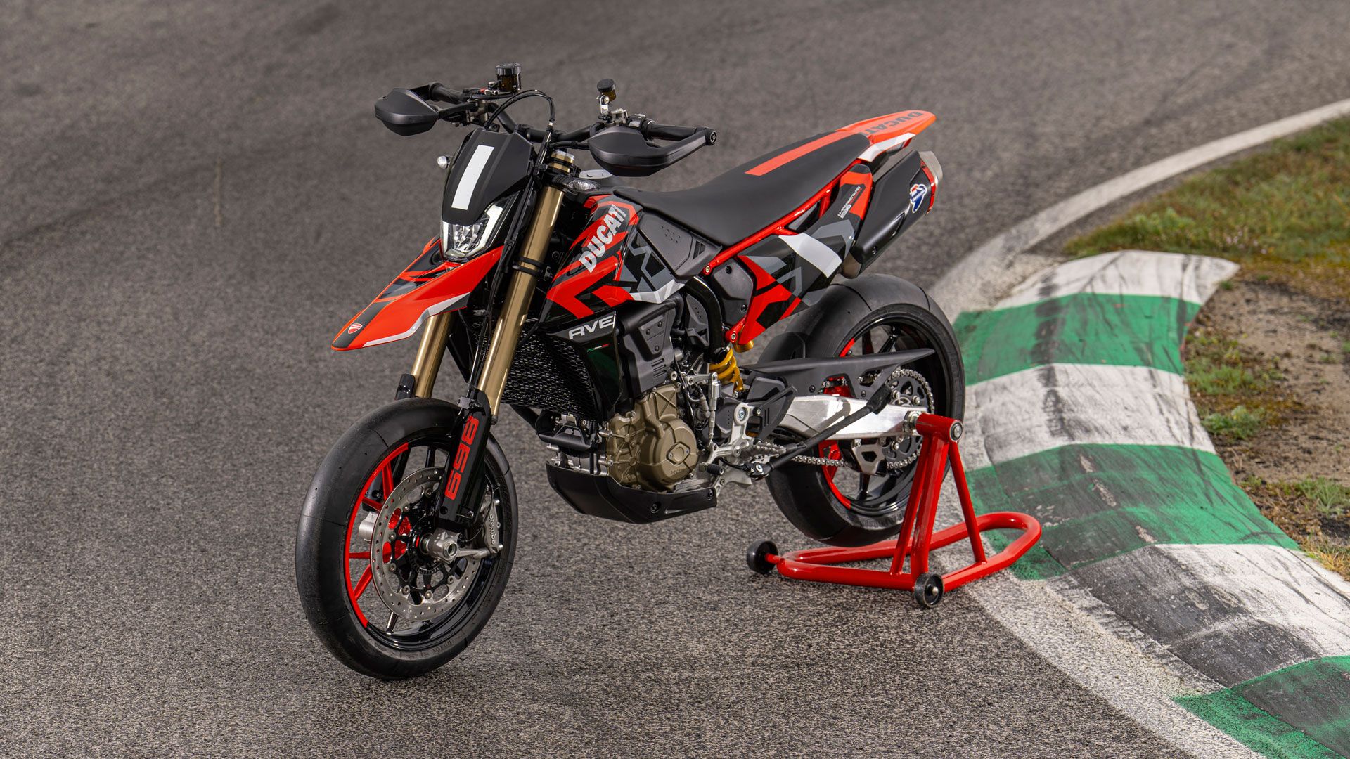 Ducati Hypermotard 698 2024 Estatica (2)