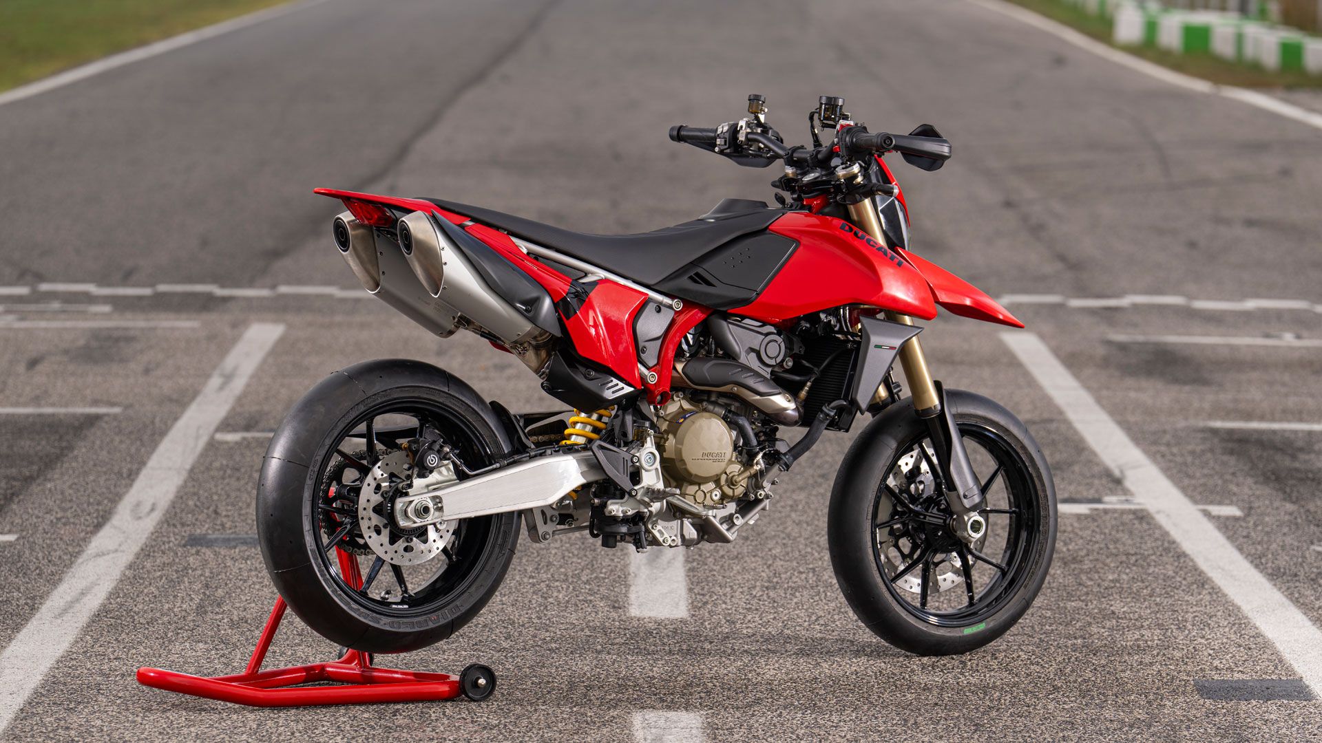 Ducati Hypermotard 698 2024 Estatica (4)