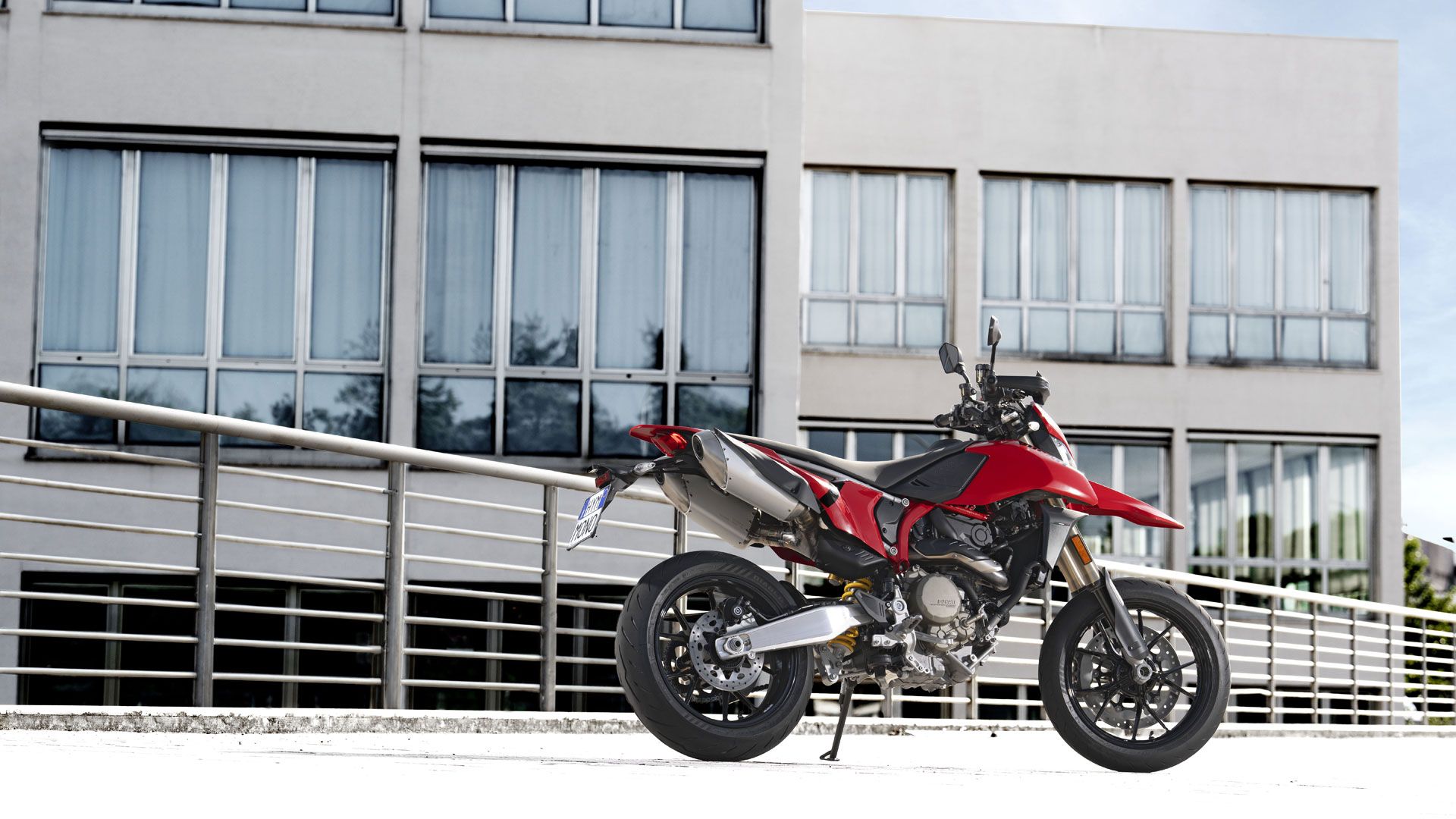 Ducati Hypermotard 698 2024 Estatica (5)