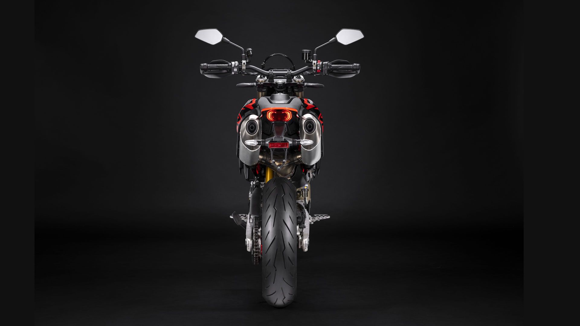 Ducati Hypermotard 698 RVE 2024 Estudio (7)