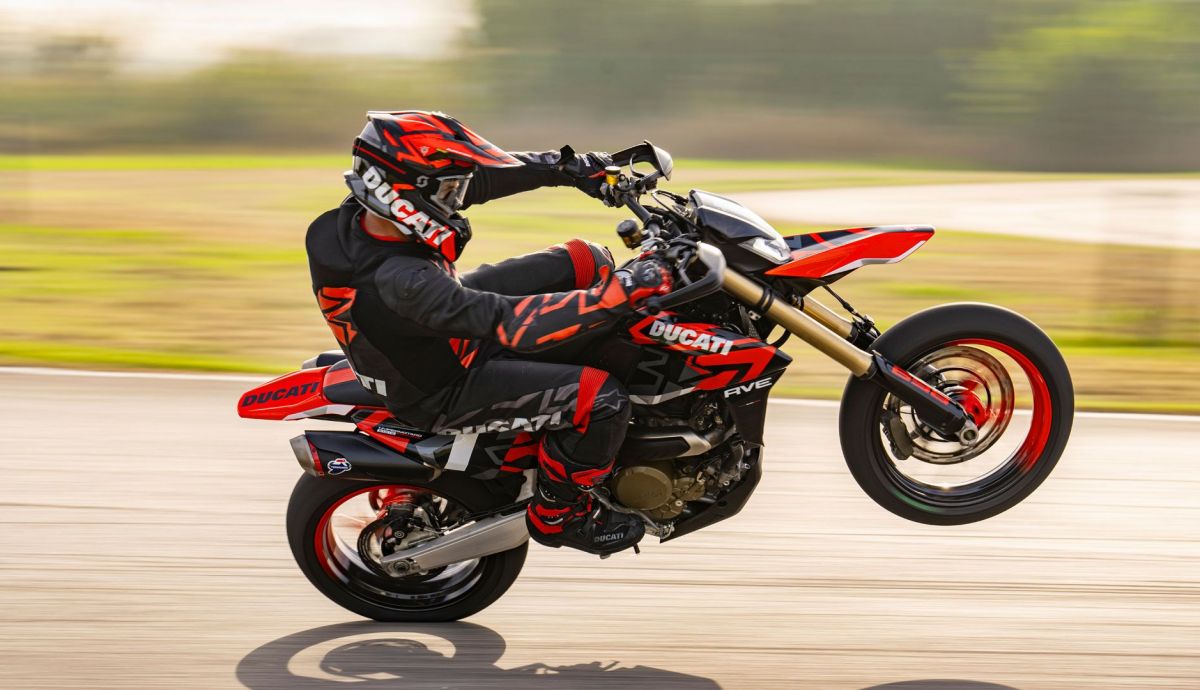 ducati-hypermotard-698-2024-accion-5_7_1200x690.jpeg
