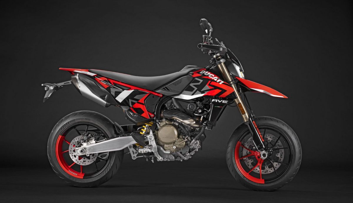 ducati-hypermotard-698-rve-2024-estudio-1_7_1200x690.jpeg