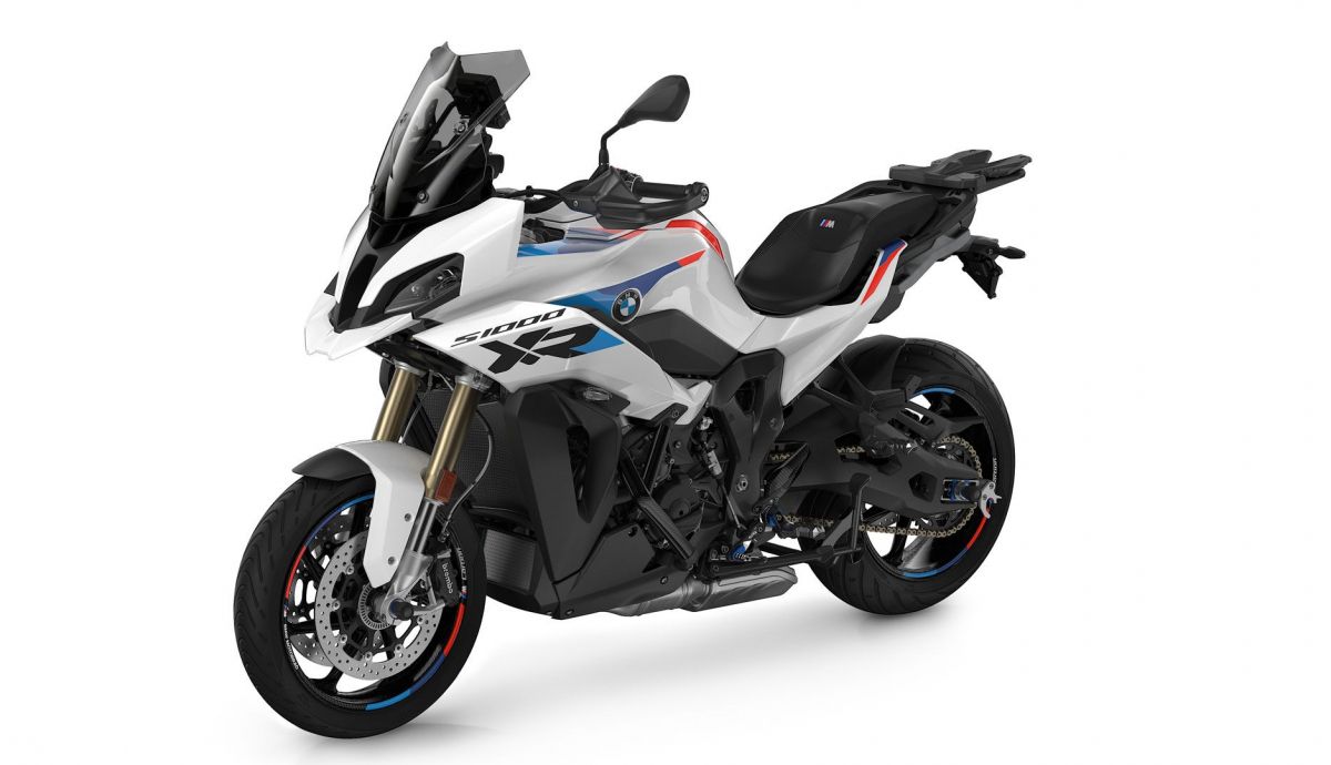 bmw-s-1000-xr-2024-estudio-3_7_1200x690.jpeg