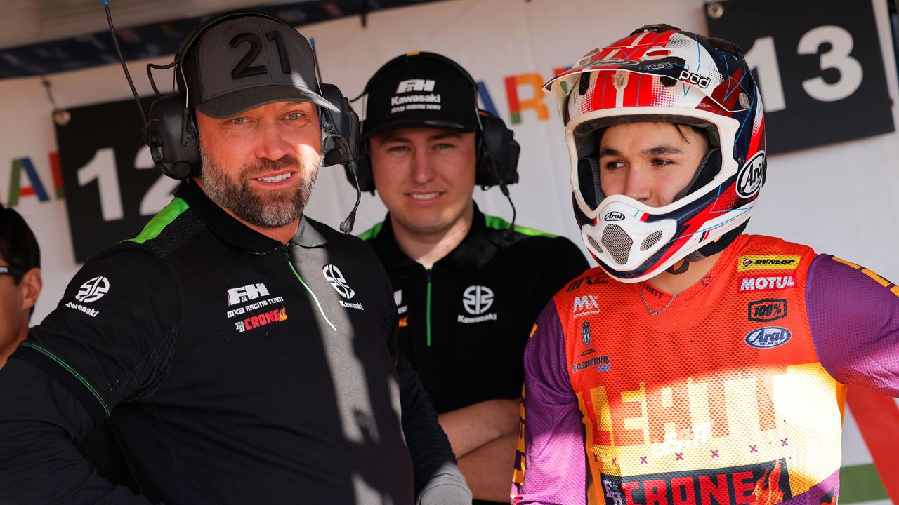 David Braceras junto a Marc De Reuver (Foto: Kawasaki / Pascal Haudiquert)