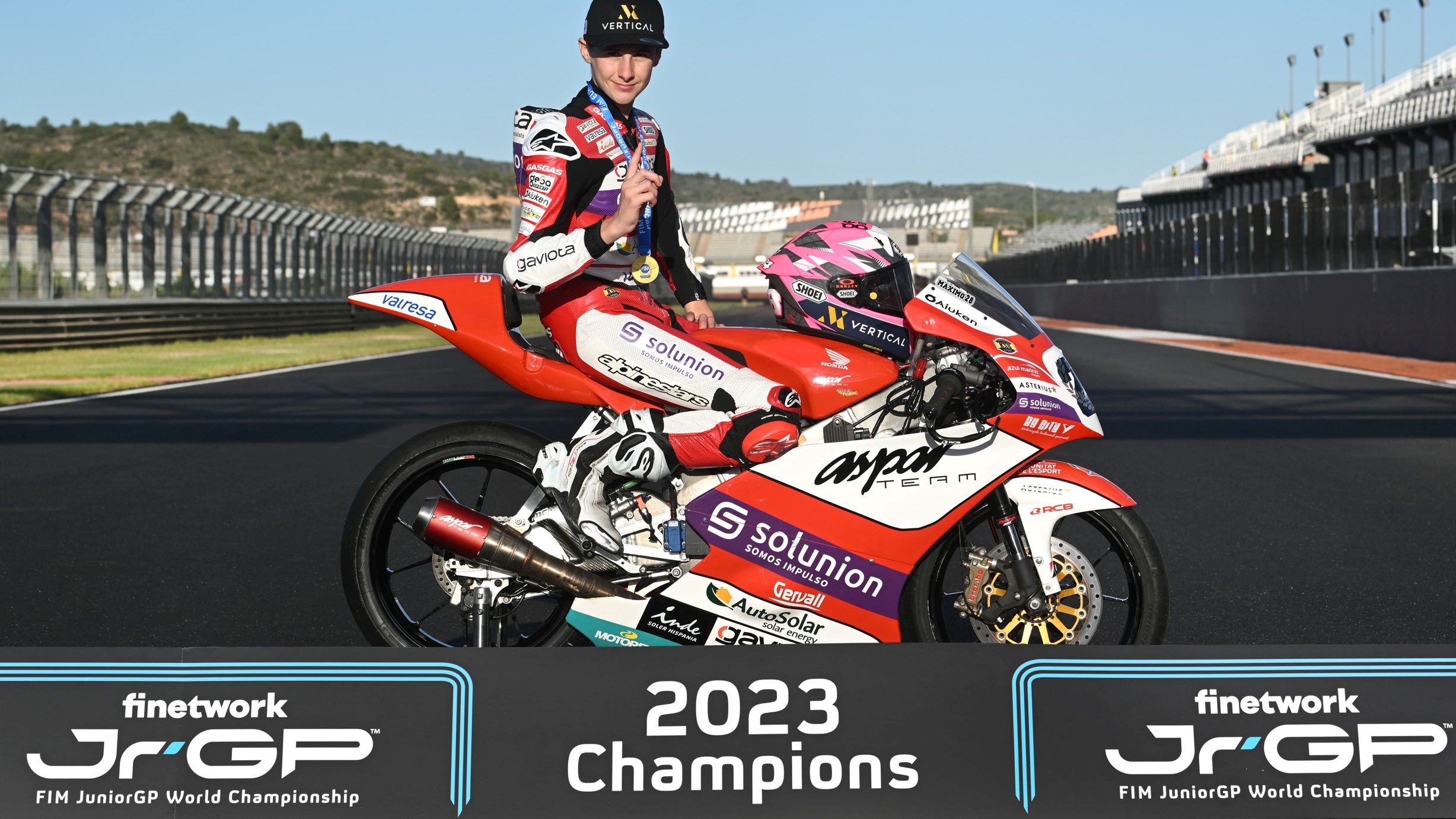 Máximo Quiles posa como campeón de la European Talent Cup 2023