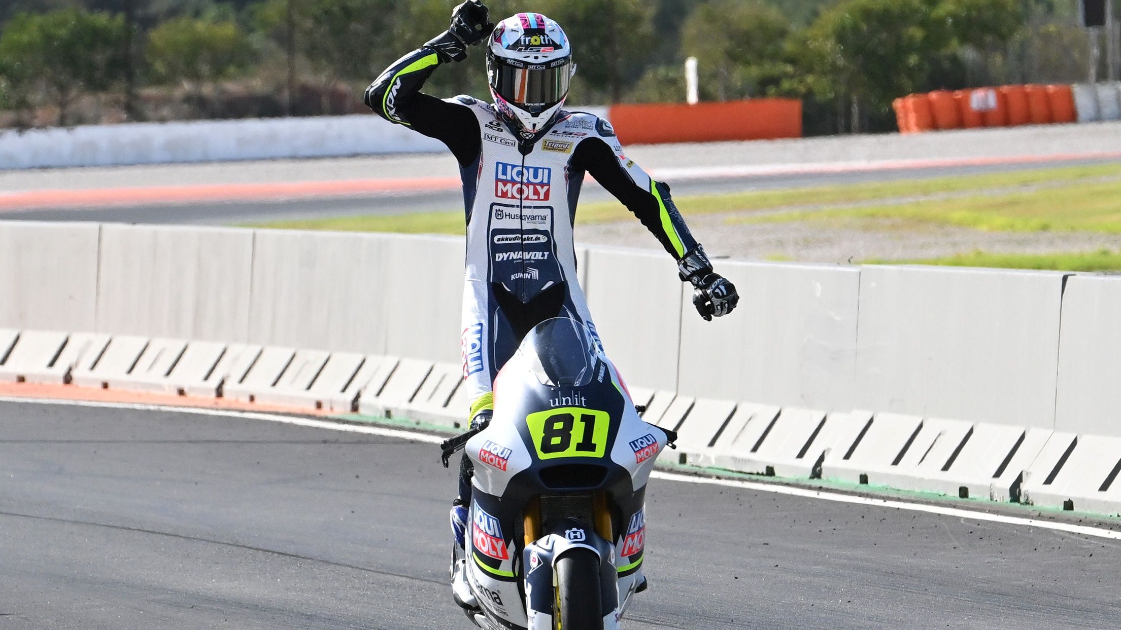 Senna Agius entraba en meta triunfante tras su gran remontada