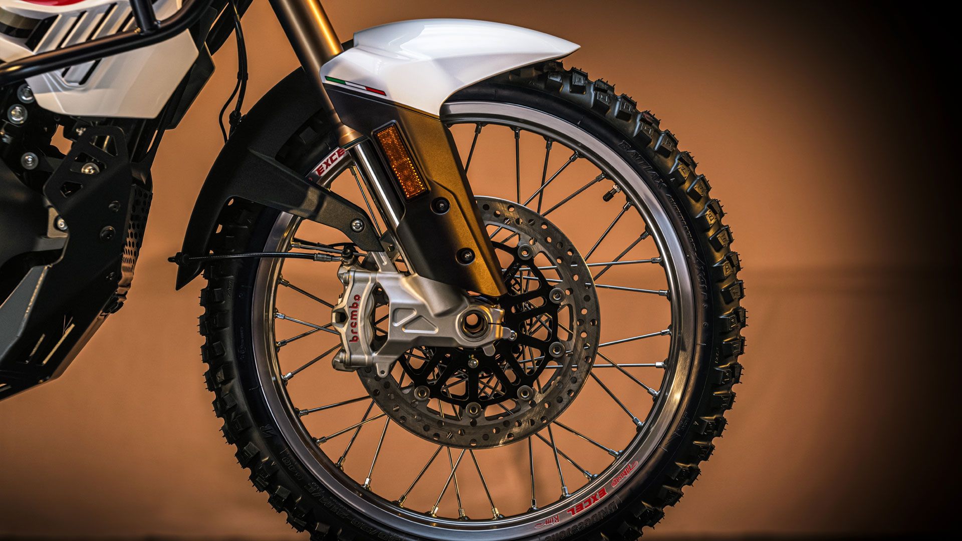 MV Agusta LXP Orioli Mood Estudio (5)
