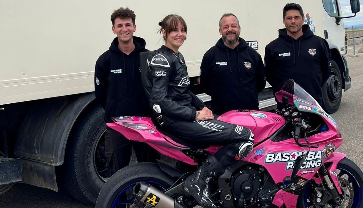 Los integrantes del Basomba Racing con Nadieh Schoots
