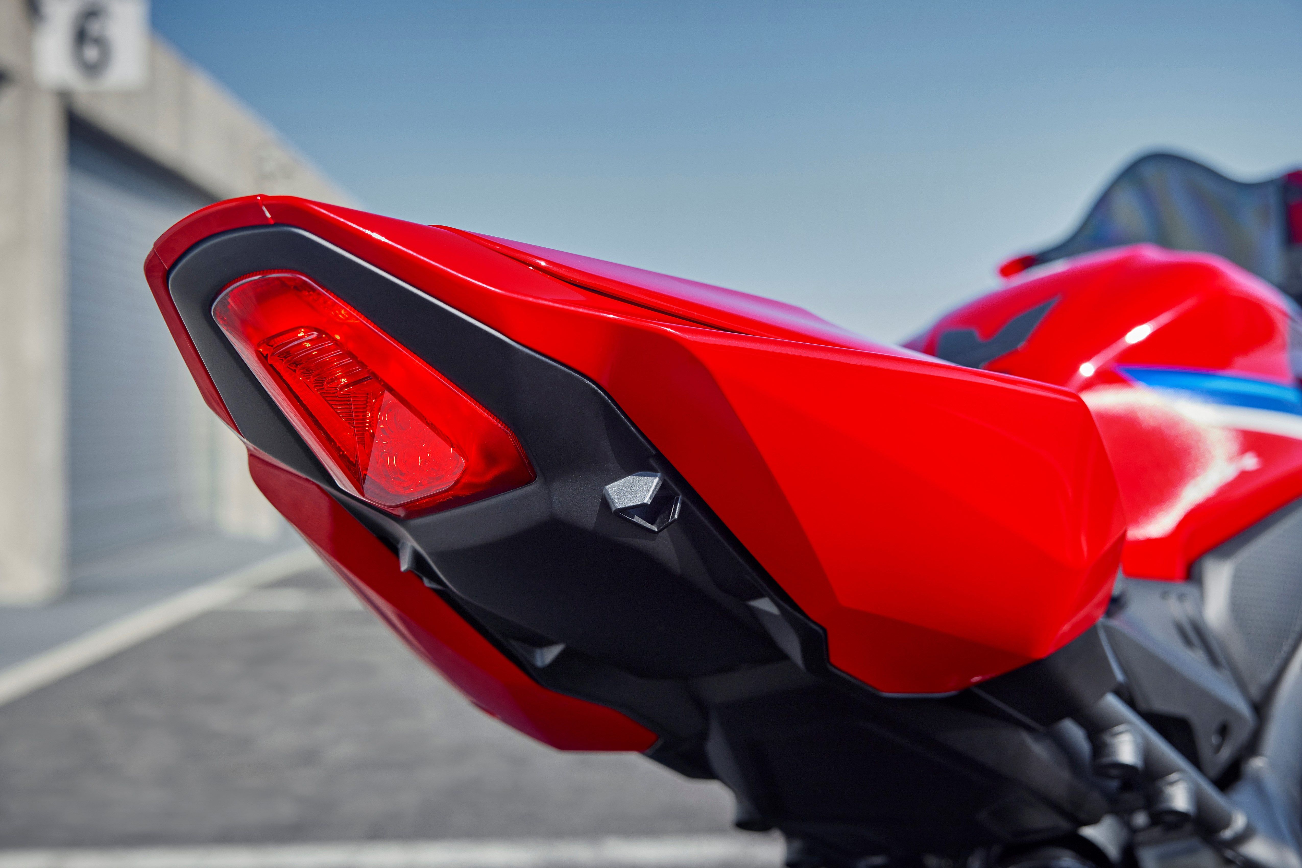 458635 24YM CBR650R
