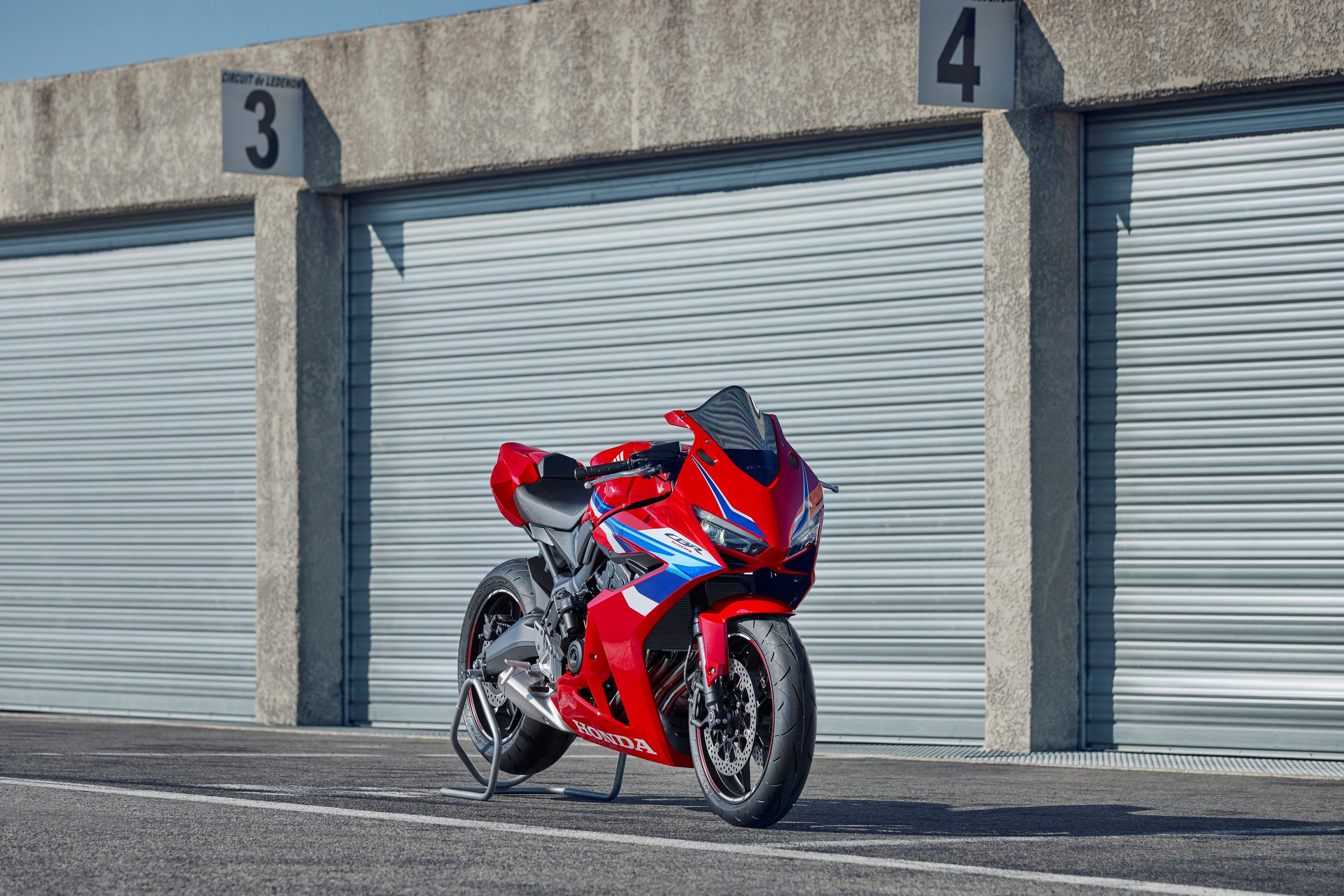 458645 24YM CBR650R