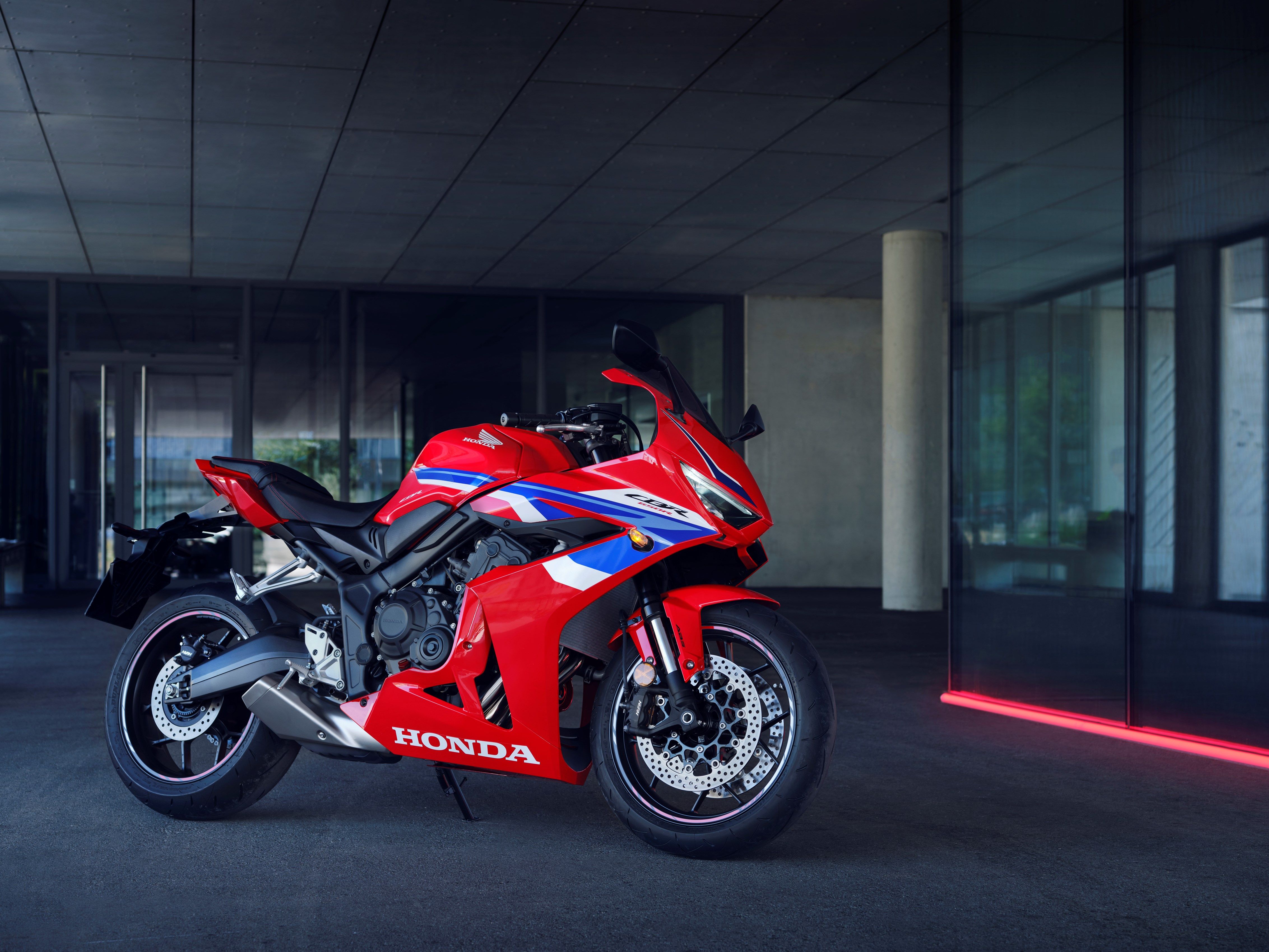 458668 24YM CBR650R