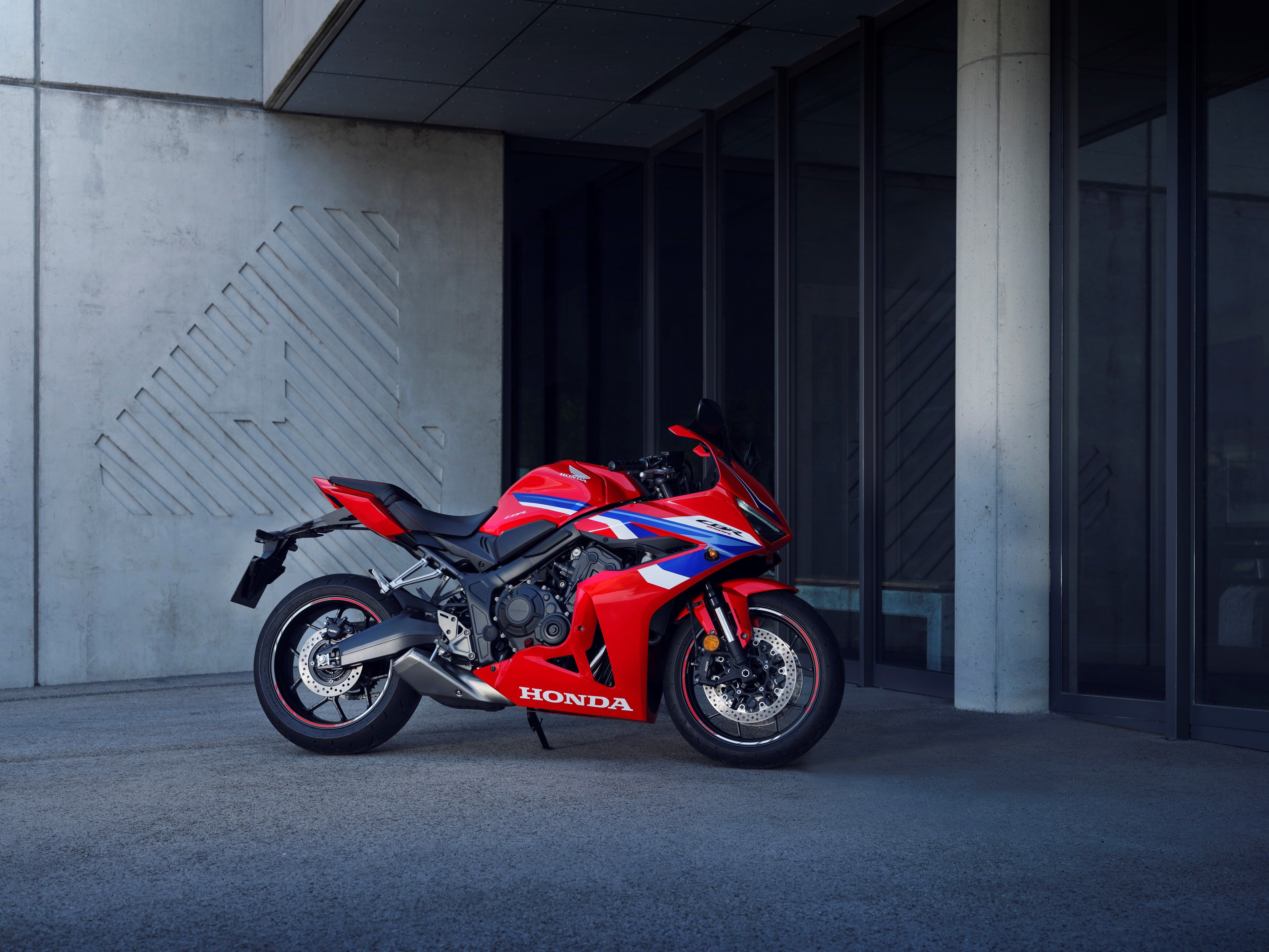 458669 24YM CBR650R