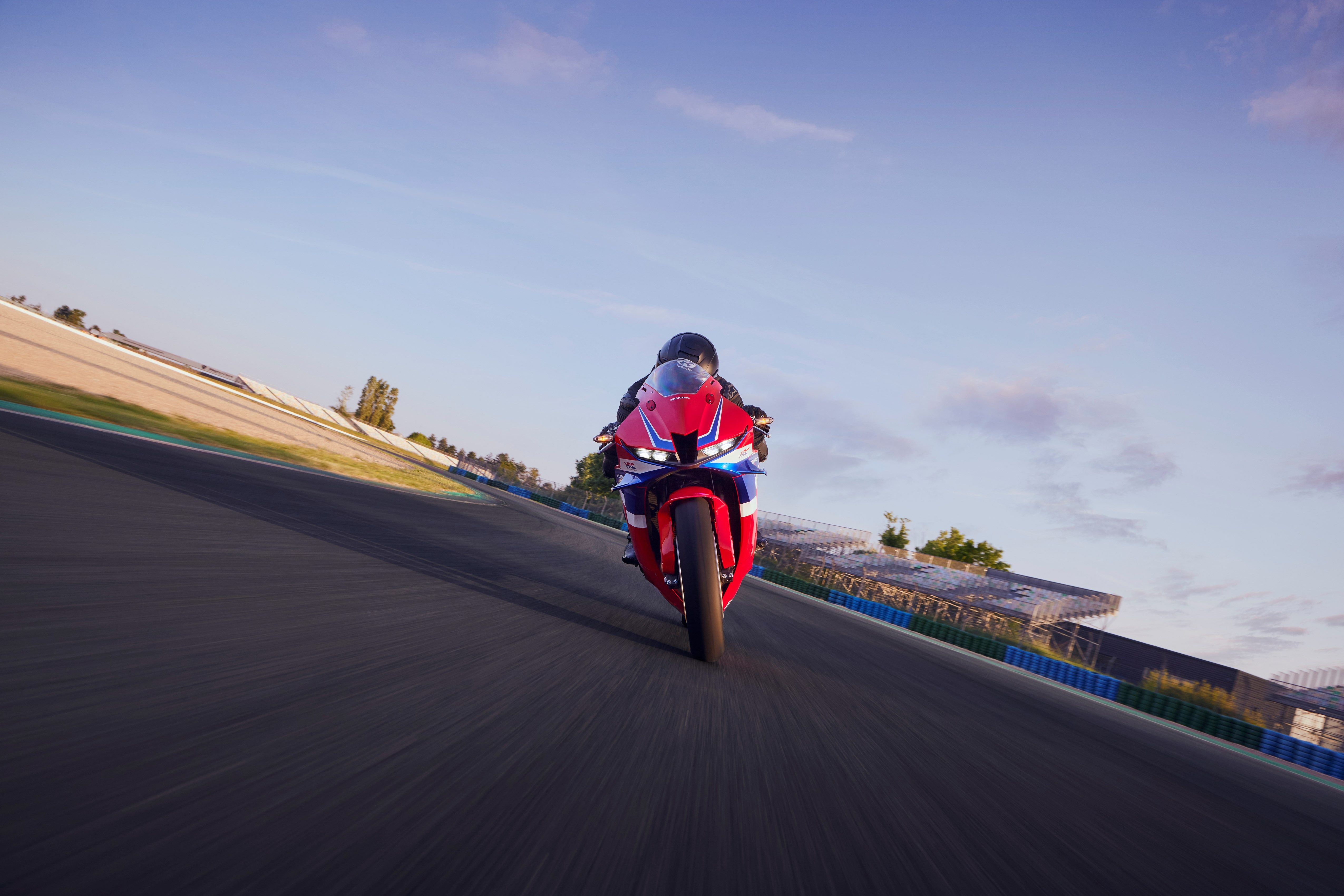 458093 24YMHONDACBR600RR