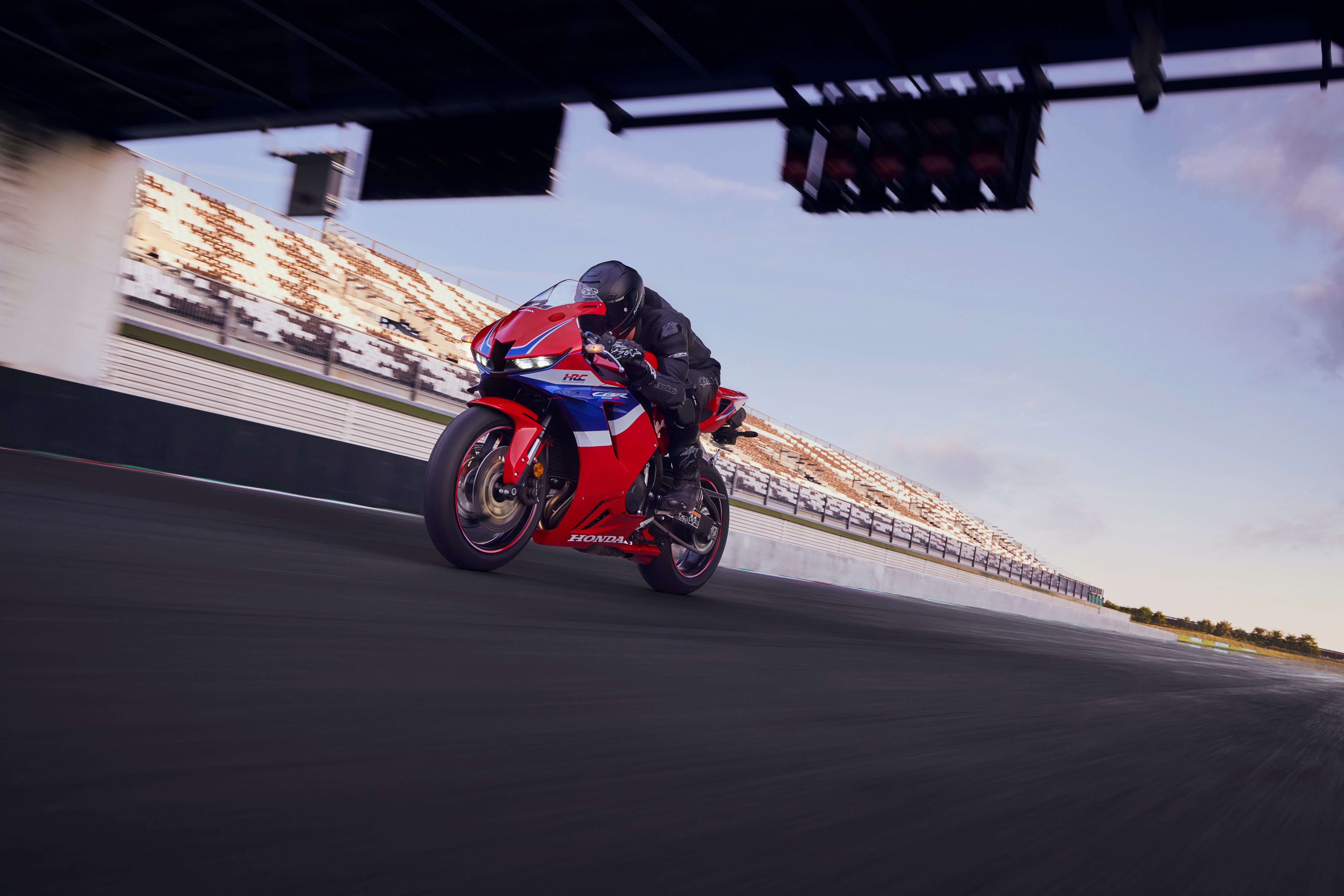 458094 24YMHONDACBR600RR