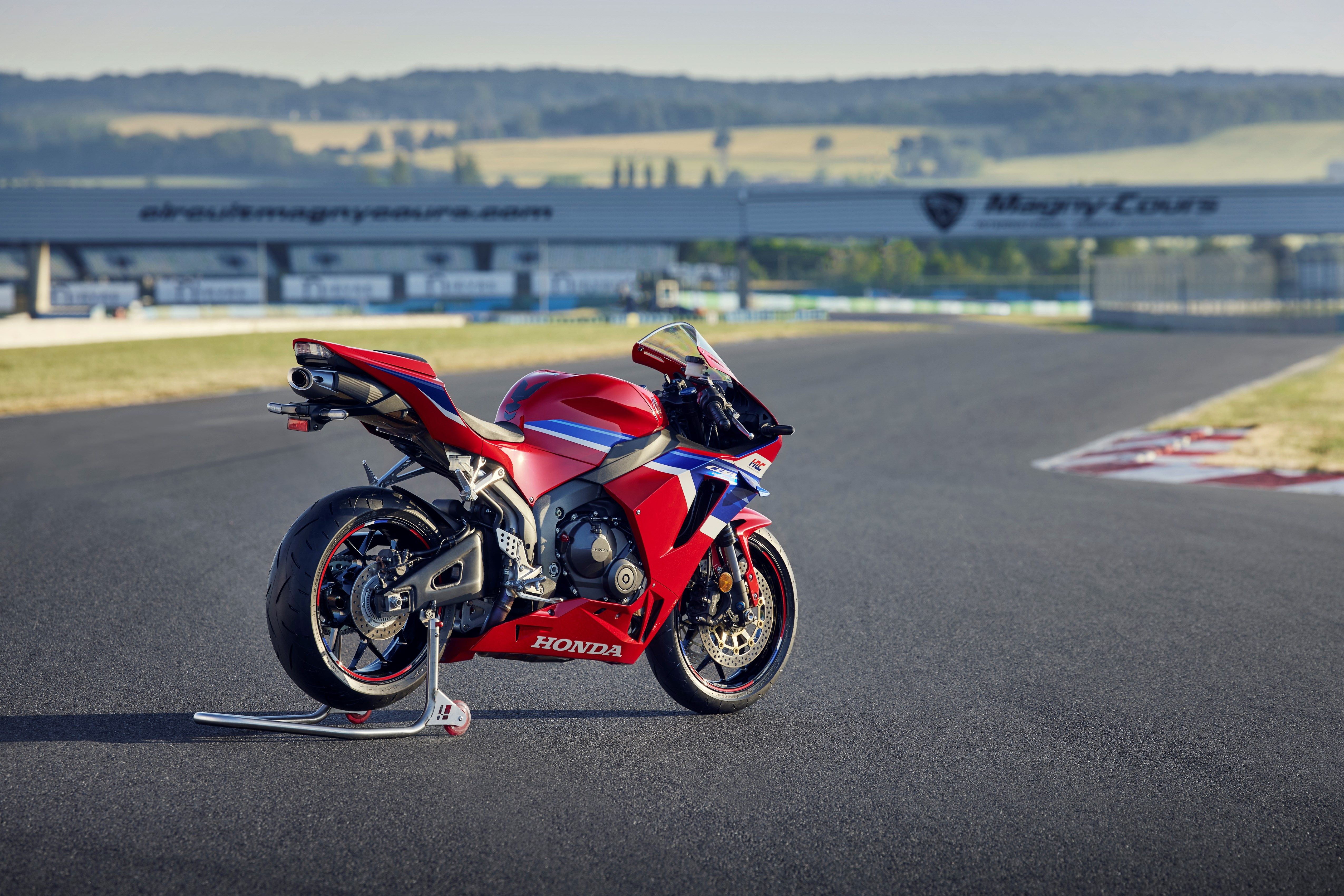 458102 24YMHONDACBR600RR