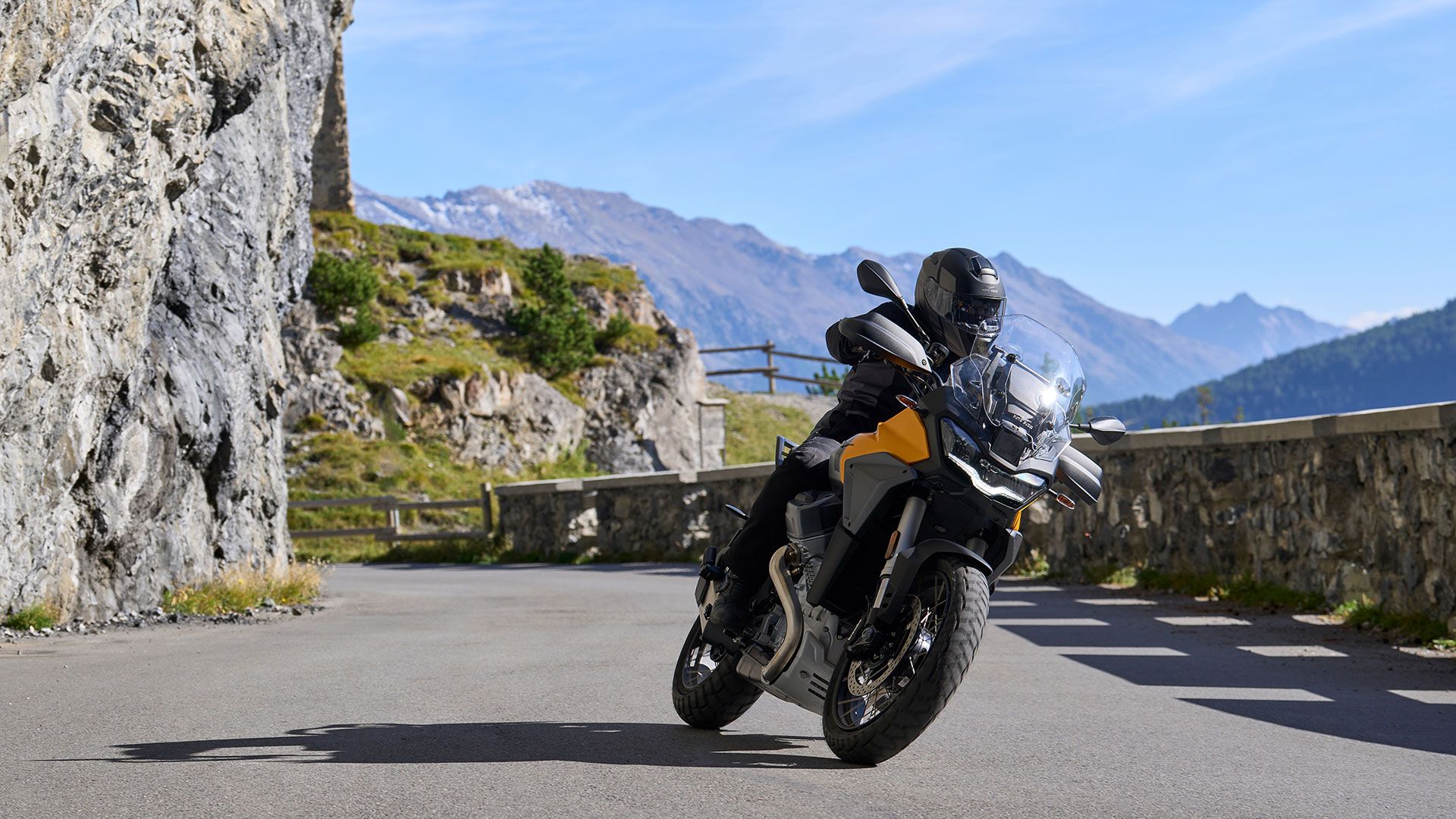 Moto Guzzi Stelvio 2024 Accion (20)