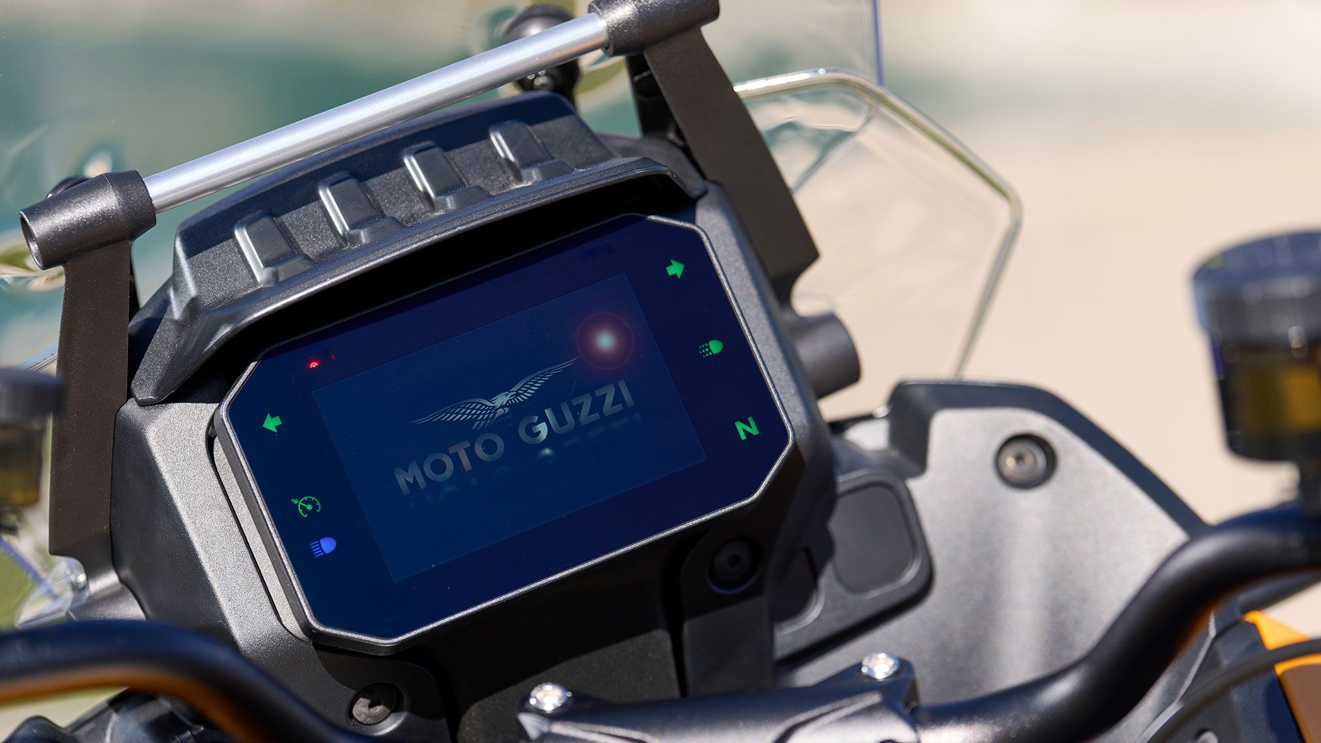 Moto Guzzi Stelvio 2024 Detalles (2)