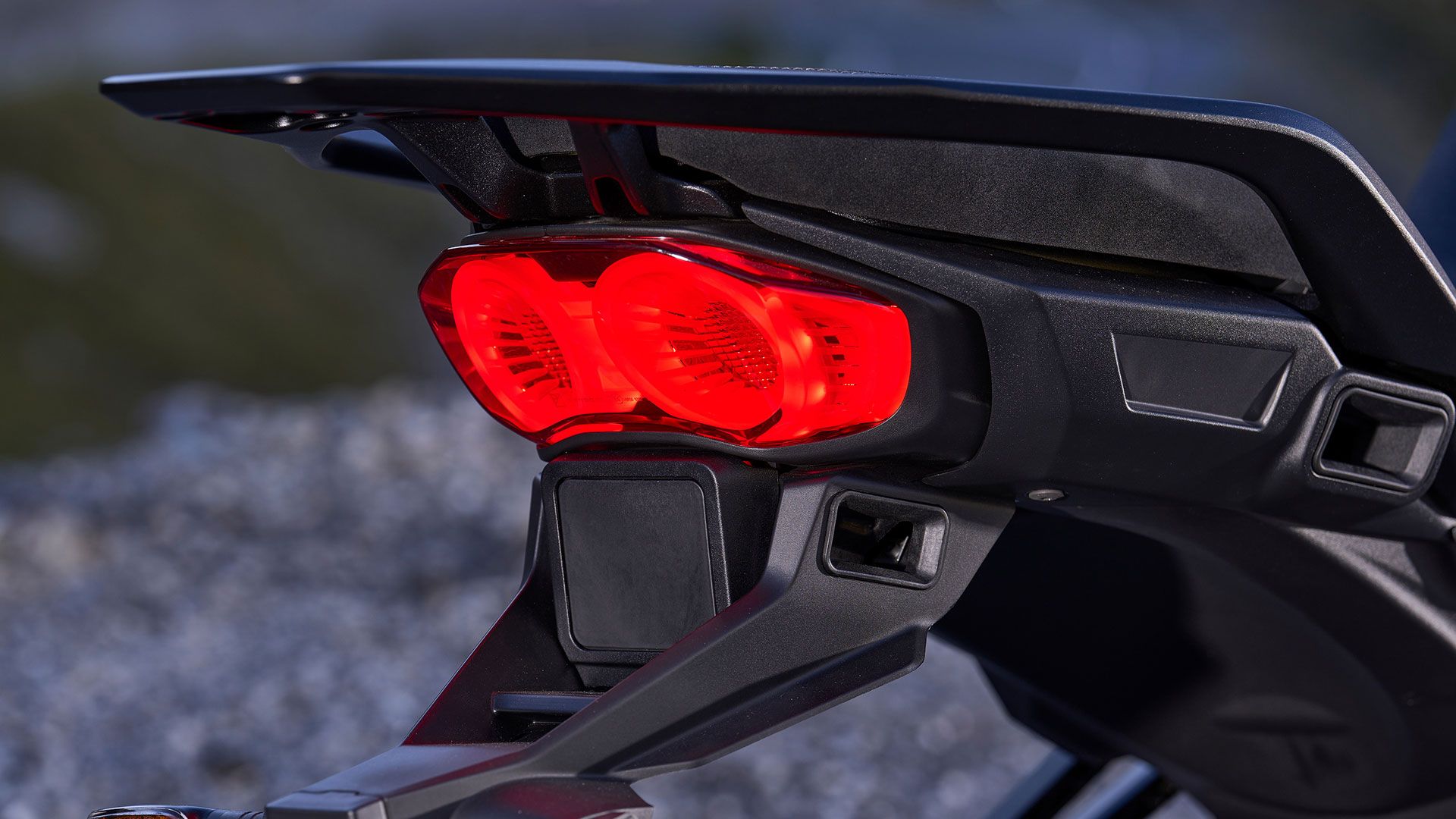 Moto Guzzi Stelvio 2024 Detalles (9)