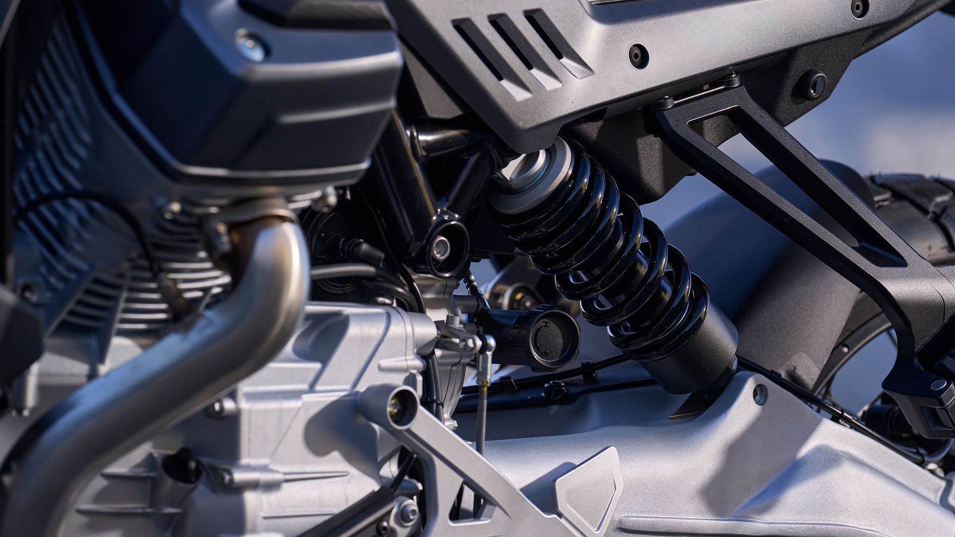 Moto Guzzi Stelvio 2024 Detalles (14)