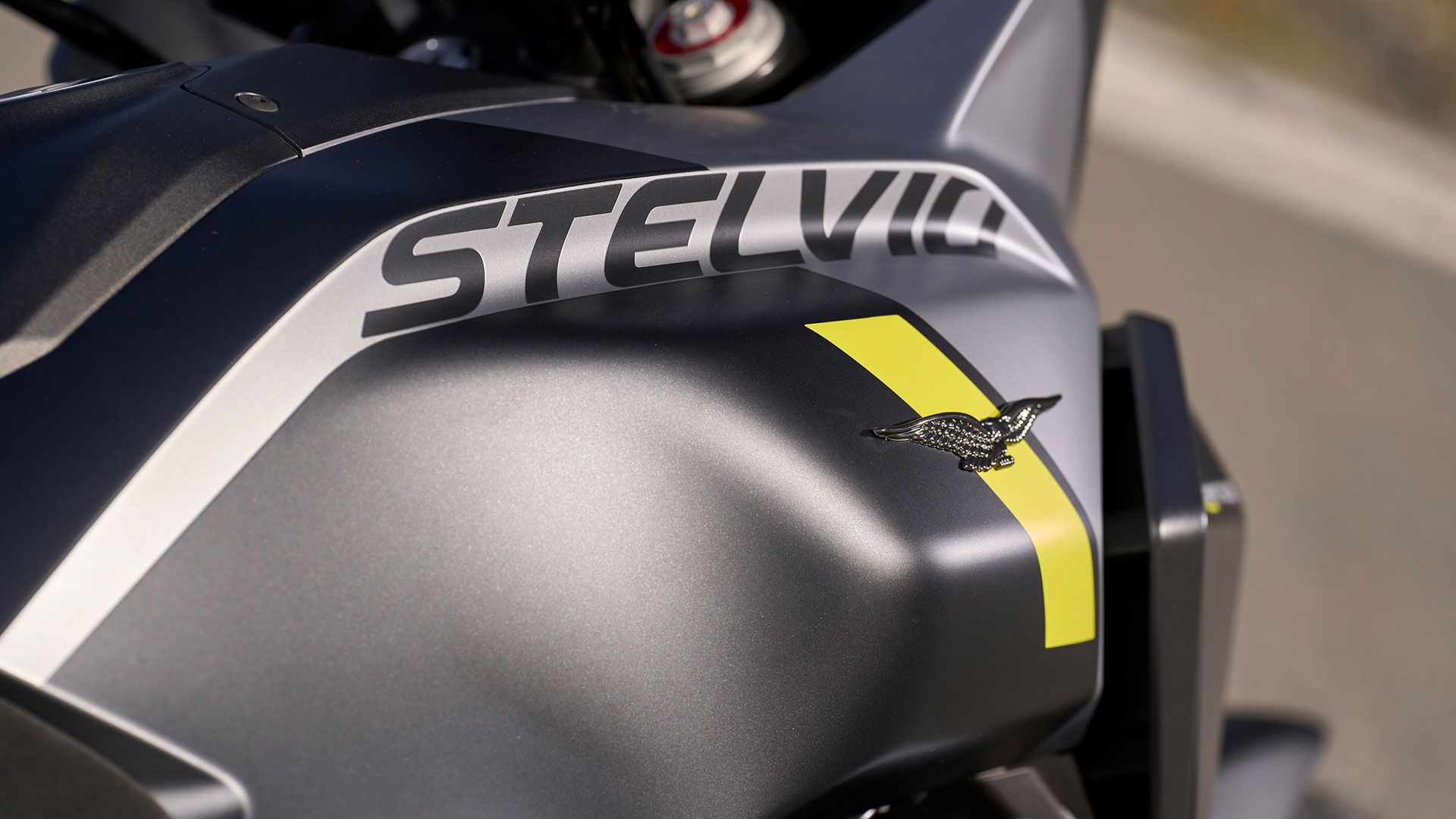 Moto Guzzi Stelvio 2024 Detalles (19)