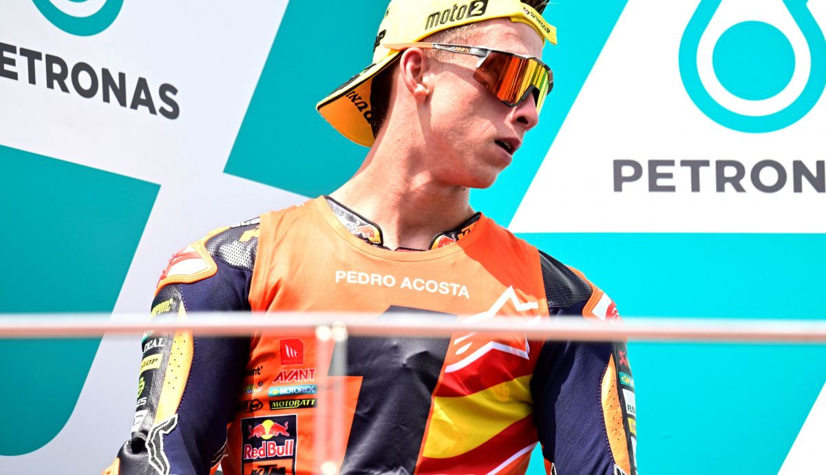 Pedro Acosta festeja su título mundial de Moto2 2023 en el podio de Sepang Pedro Acosta festeja su título mundial de Moto2 2023 en el podio de Sepang
