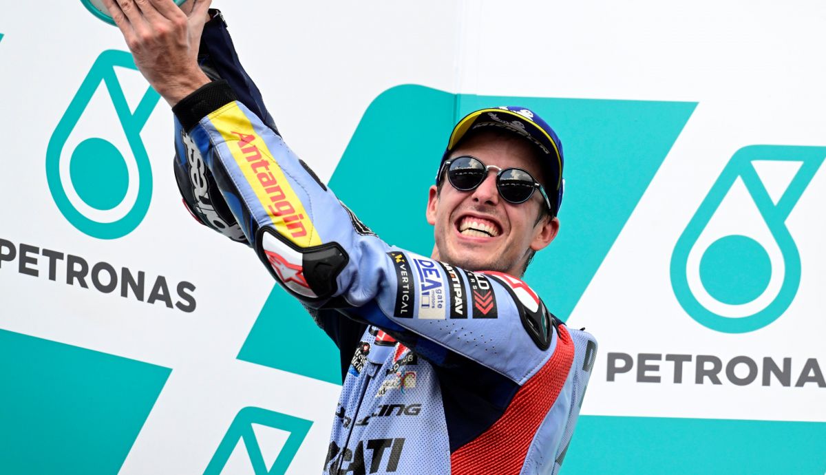 Álex Márquez celebra su segundo puesto en el podio de Sepang