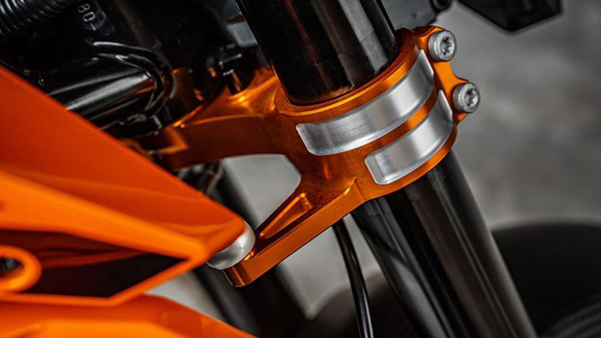 KTM 990 Duke 2024 Detalles 02