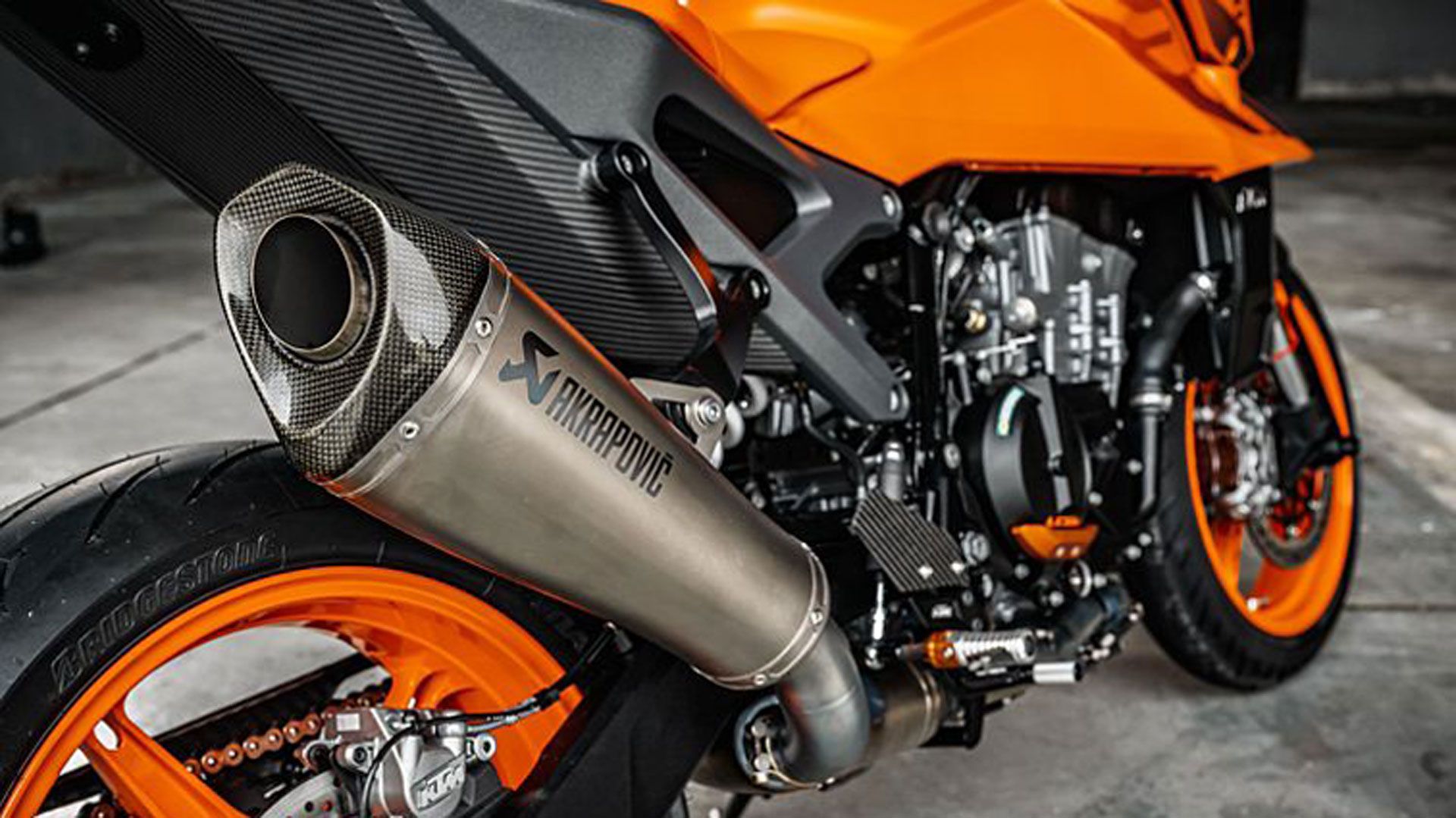 KTM 990 Duke 2024 Detalles 04