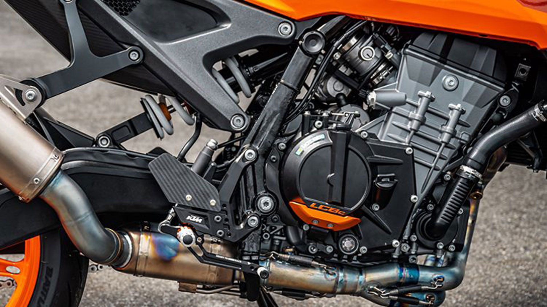 KTM 990 Duke 2024 Detalles 05