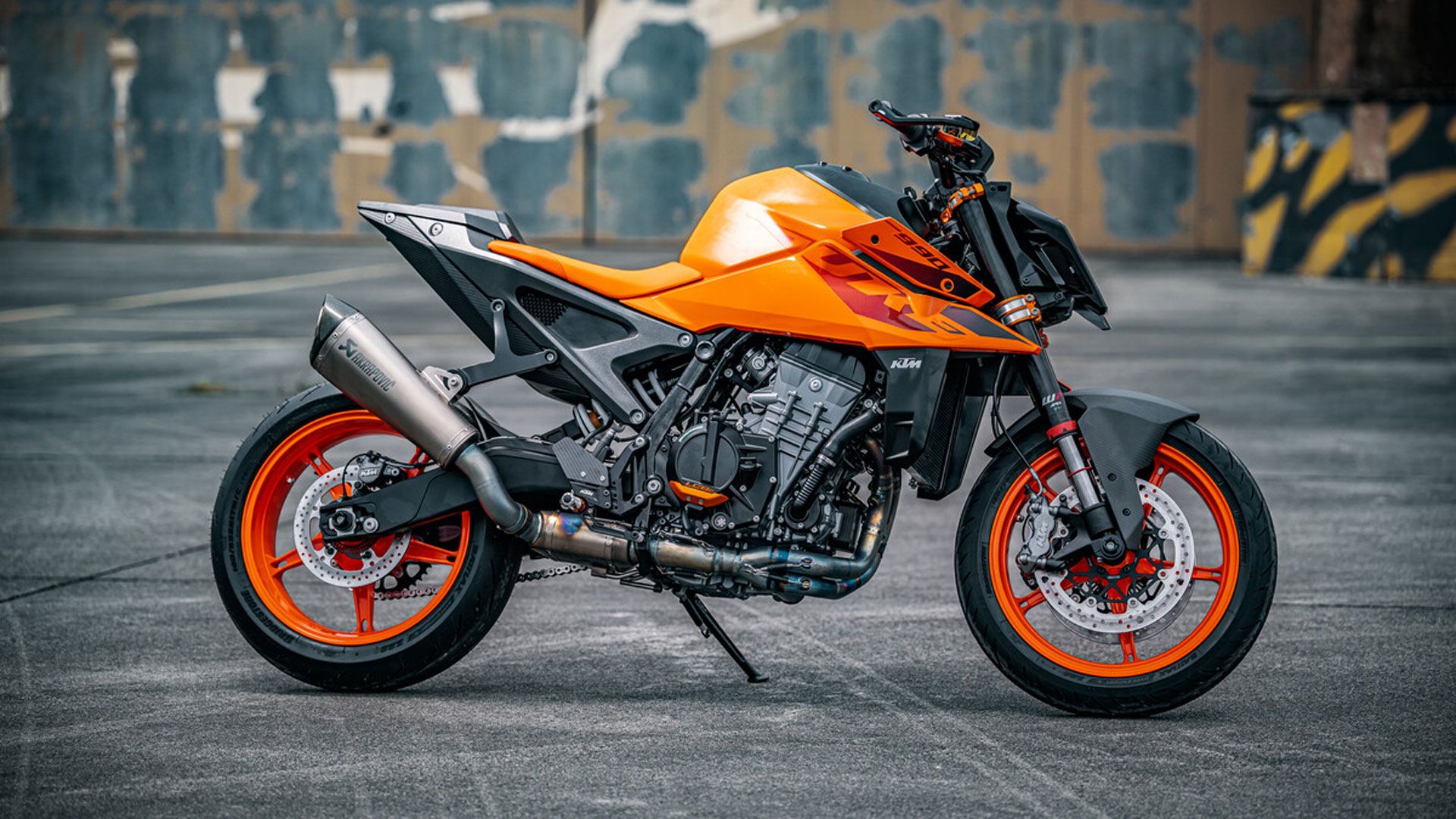 KTM 990 Duke 2024 Estatica (1)