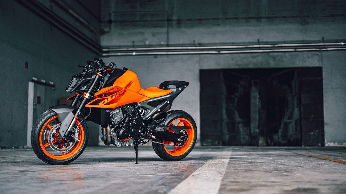 KTM 990 Duke 2024 Estatica (2)